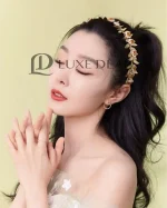TIFFANY VICTORIA™ DIAMOND VINE ROUND EARRINGS 68287472 - Image 9