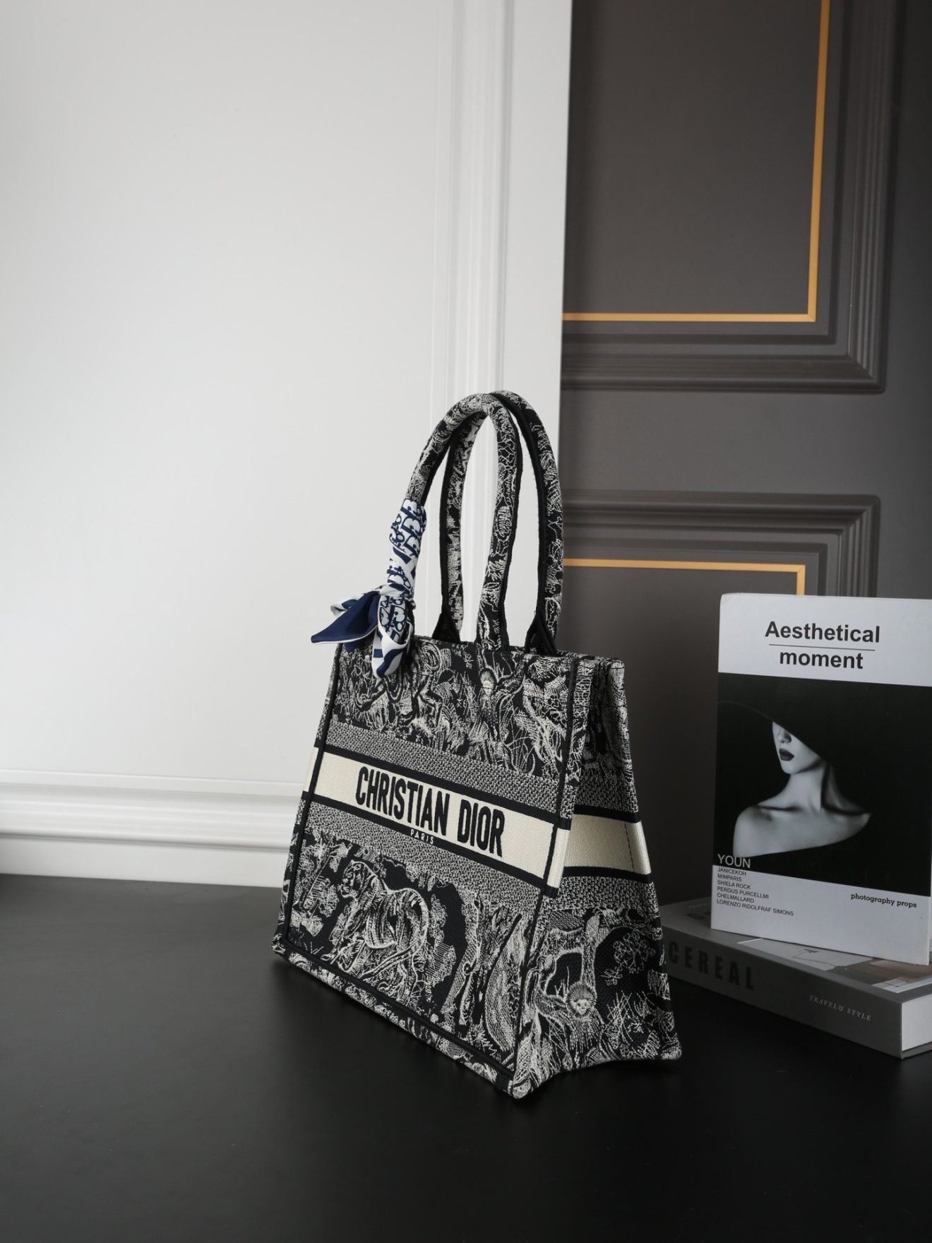 Diro Small Book Tote-36.5CM - Image 3
