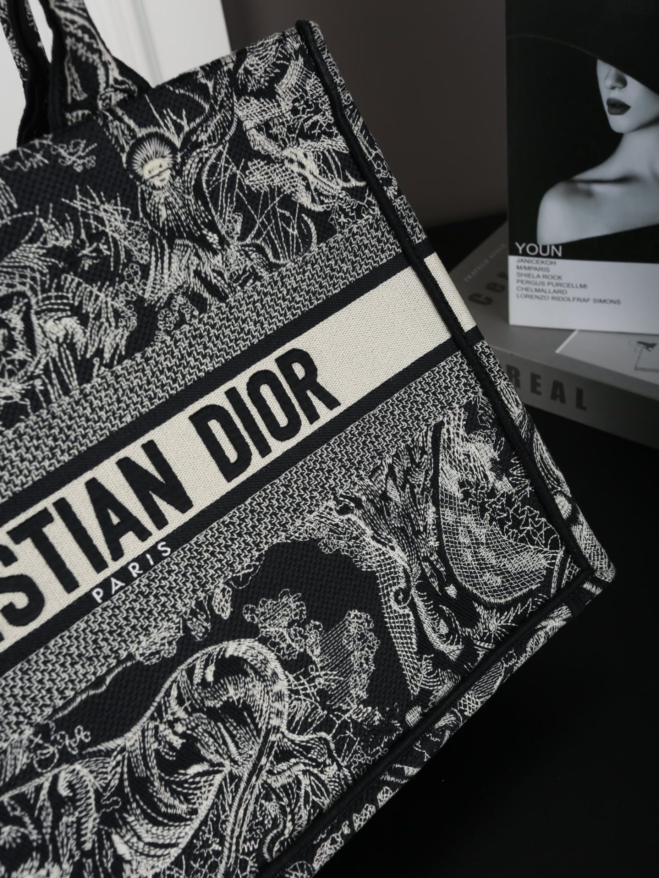 Diro Small Book Tote-36.5CM - Image 8