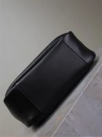 YSL Le 5 à 7 supple in grained leather - Image 5