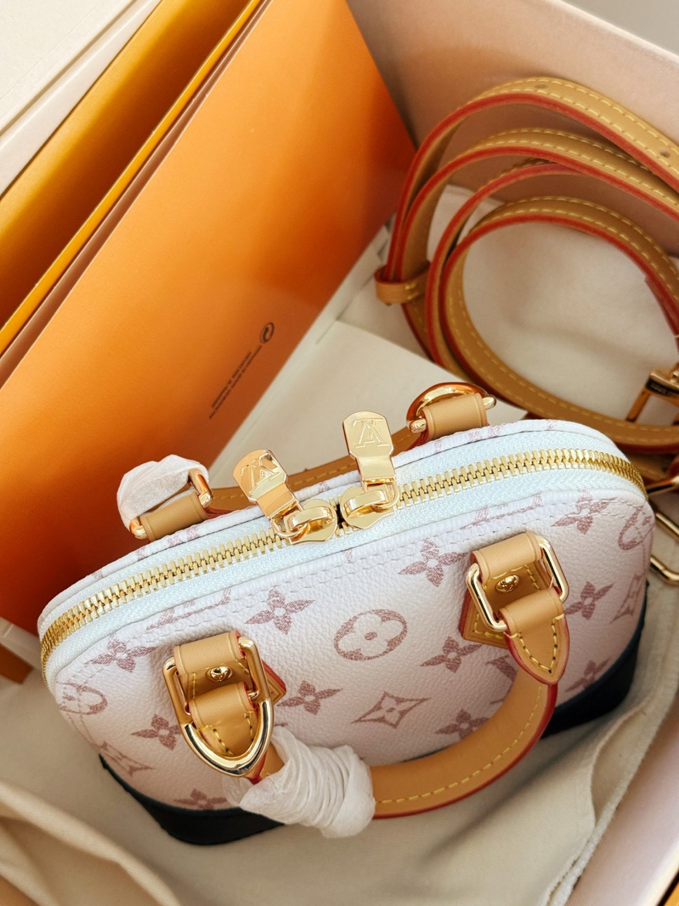 LOUIS VUITTON NANO ALMA  (20*14*8cm) - Image 3