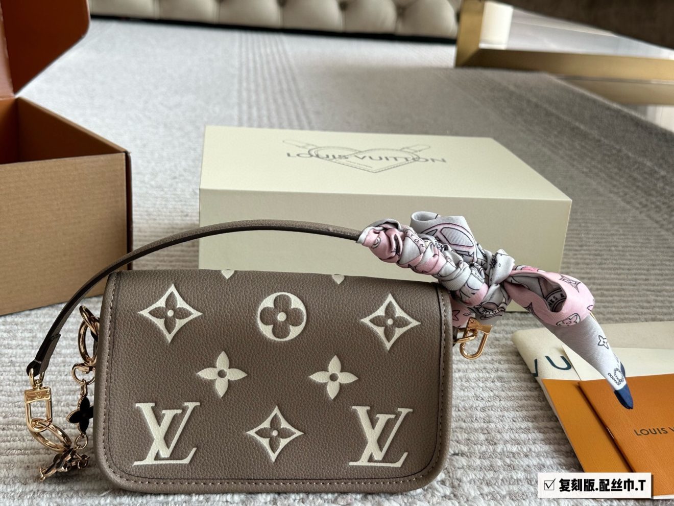 Louis Vuitton lv Diane Handbags 19x10x6cm - Image 6