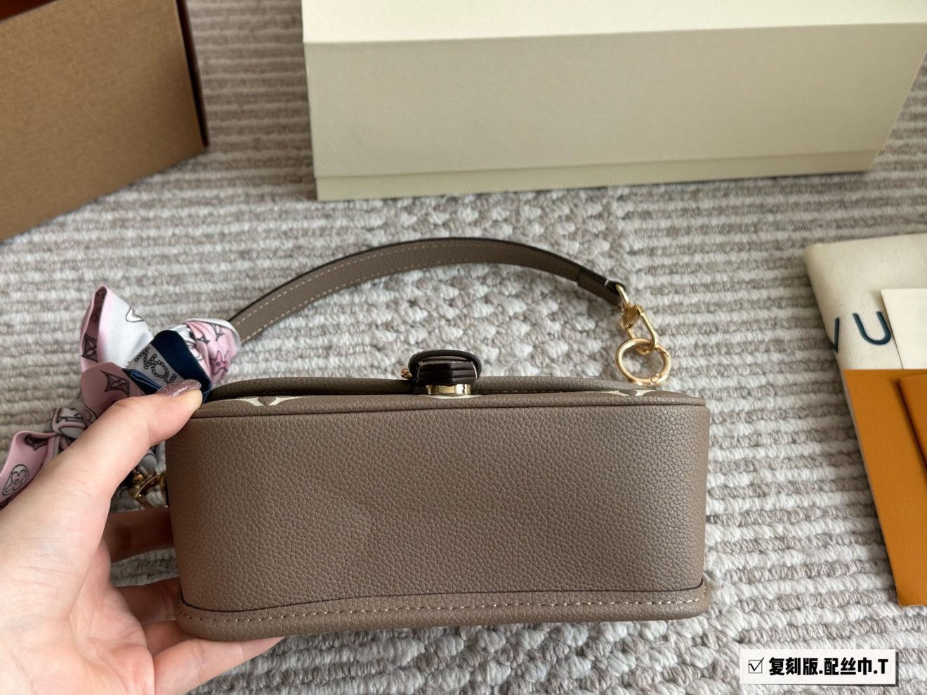 Louis Vuitton lv Diane Handbags 19x10x6cm - Image 4