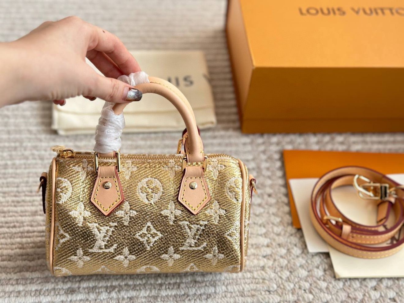 Louis Vuitton lv Nano Speedy Gold-16CM - Image 2
