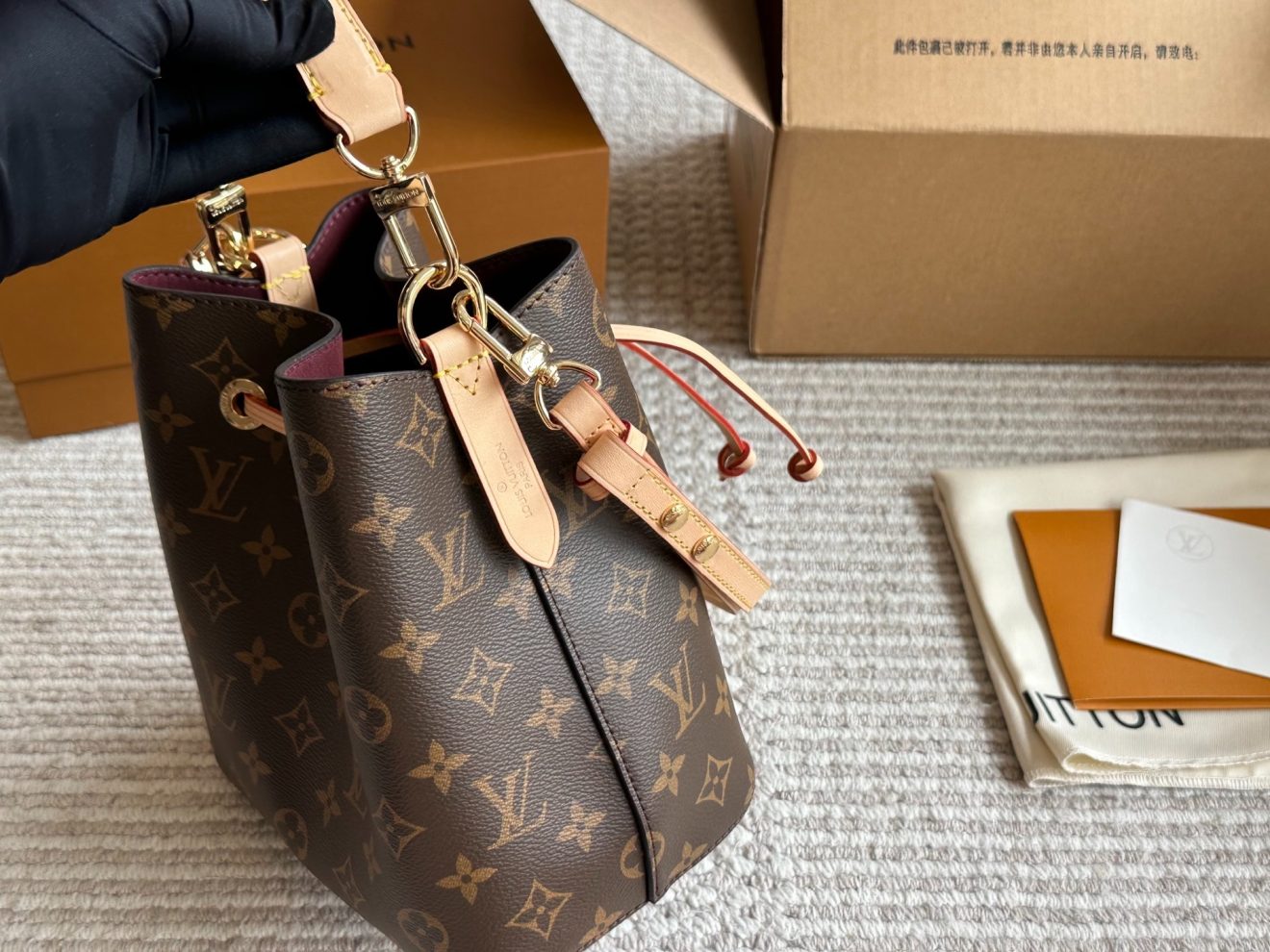 Louis Vuitton lv NéoNéo BB Bucket Bag -21 x 21 x 13CM - Image 4