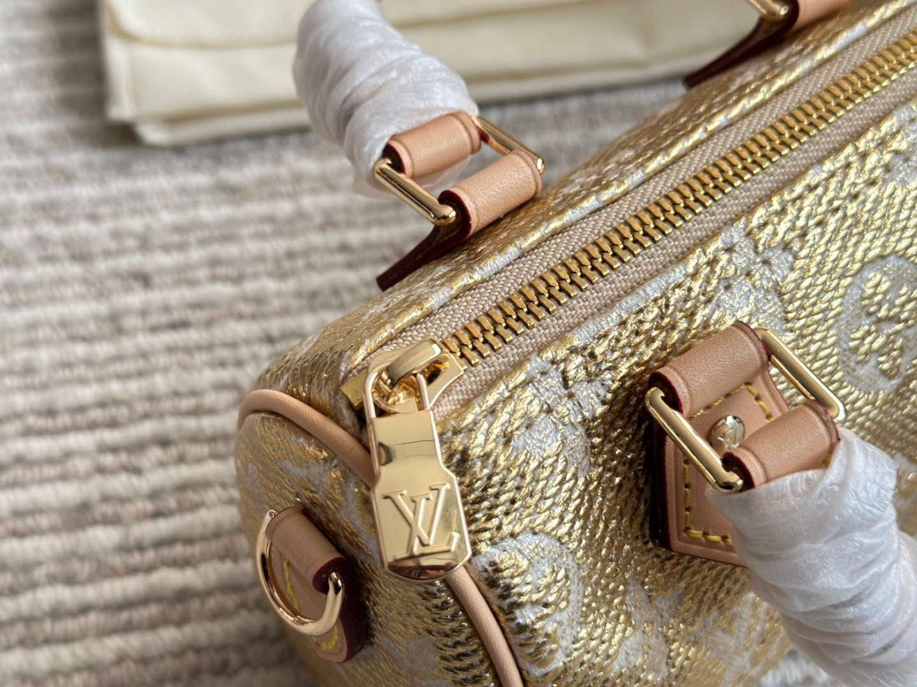 Louis Vuitton lv Nano Speedy Gold-16CM - Image 7