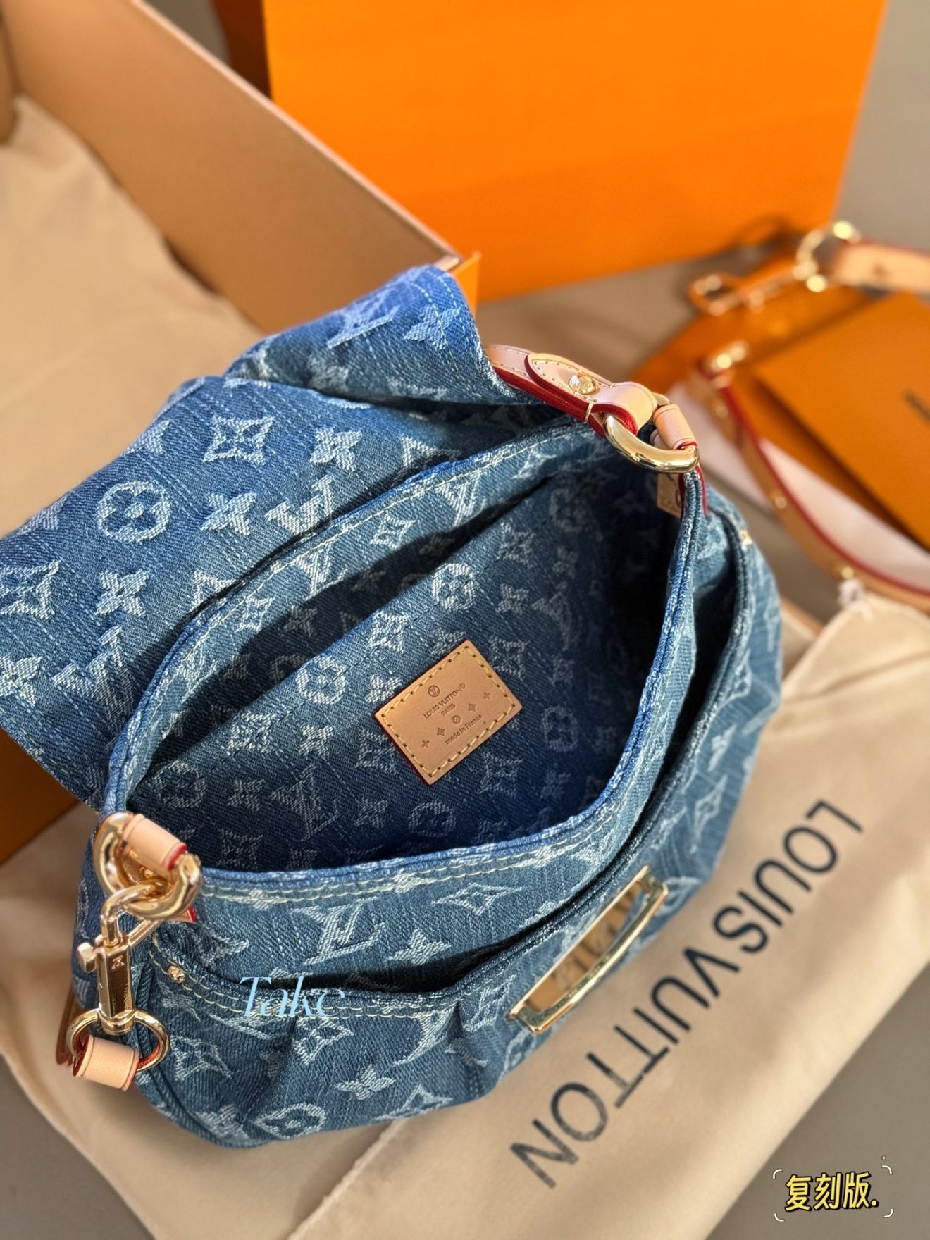 LOUIS VUITTON lv  SUNSET DENIM GOLD 26*18cm - Image 6
