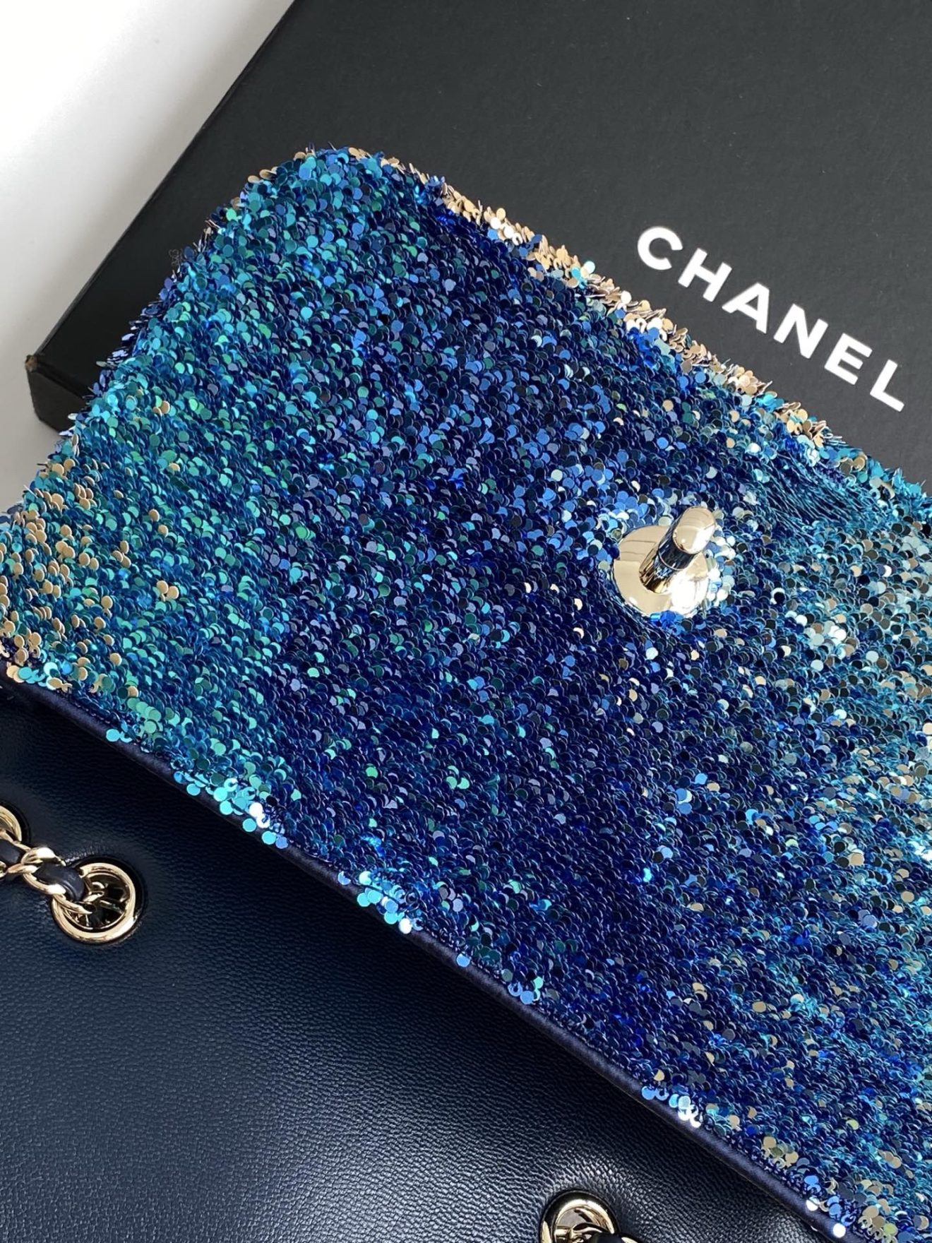 Chanel CF Sequins bleu - Image 7