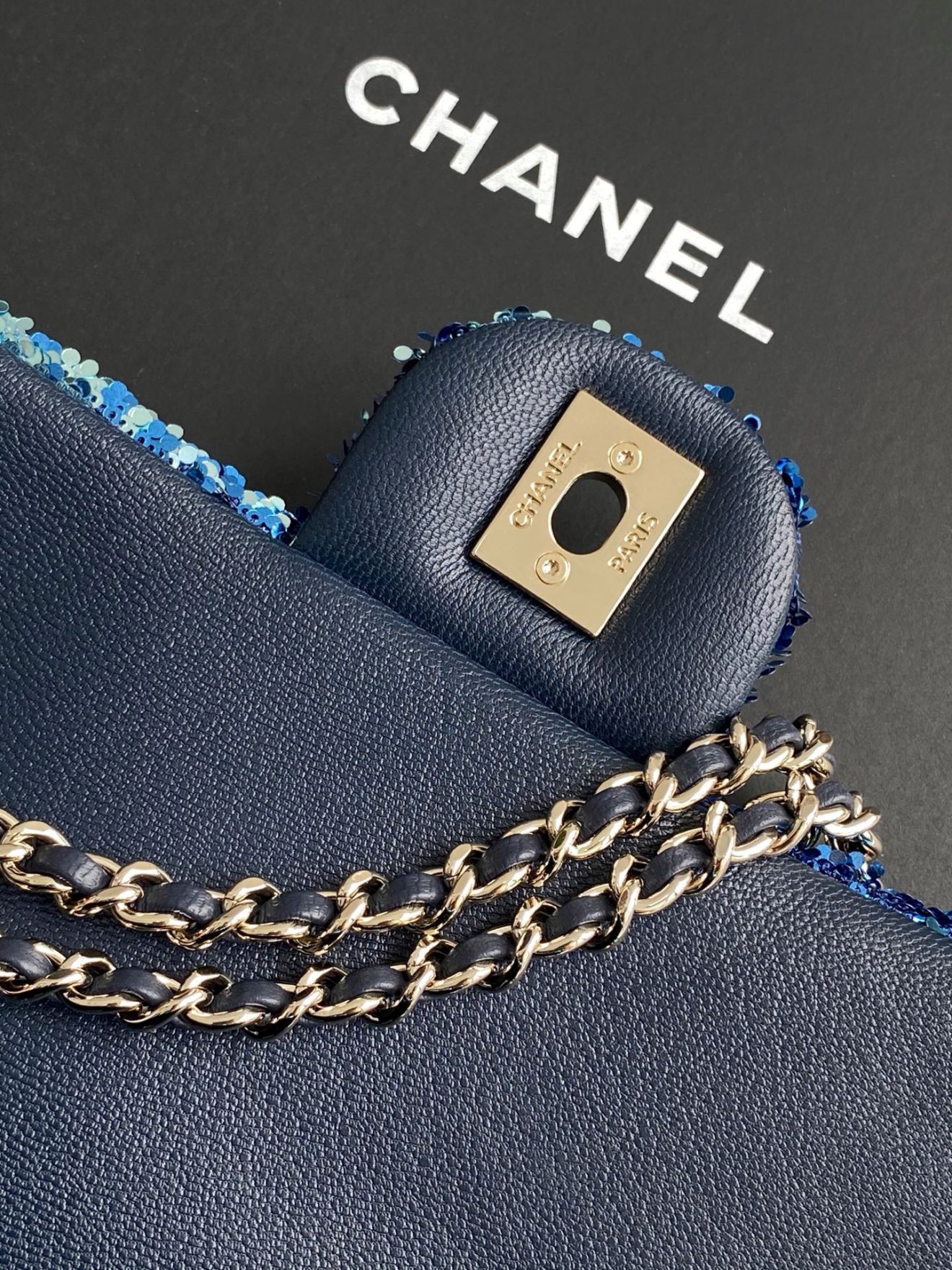 Chanel CF Sequins bleu - Image 8
