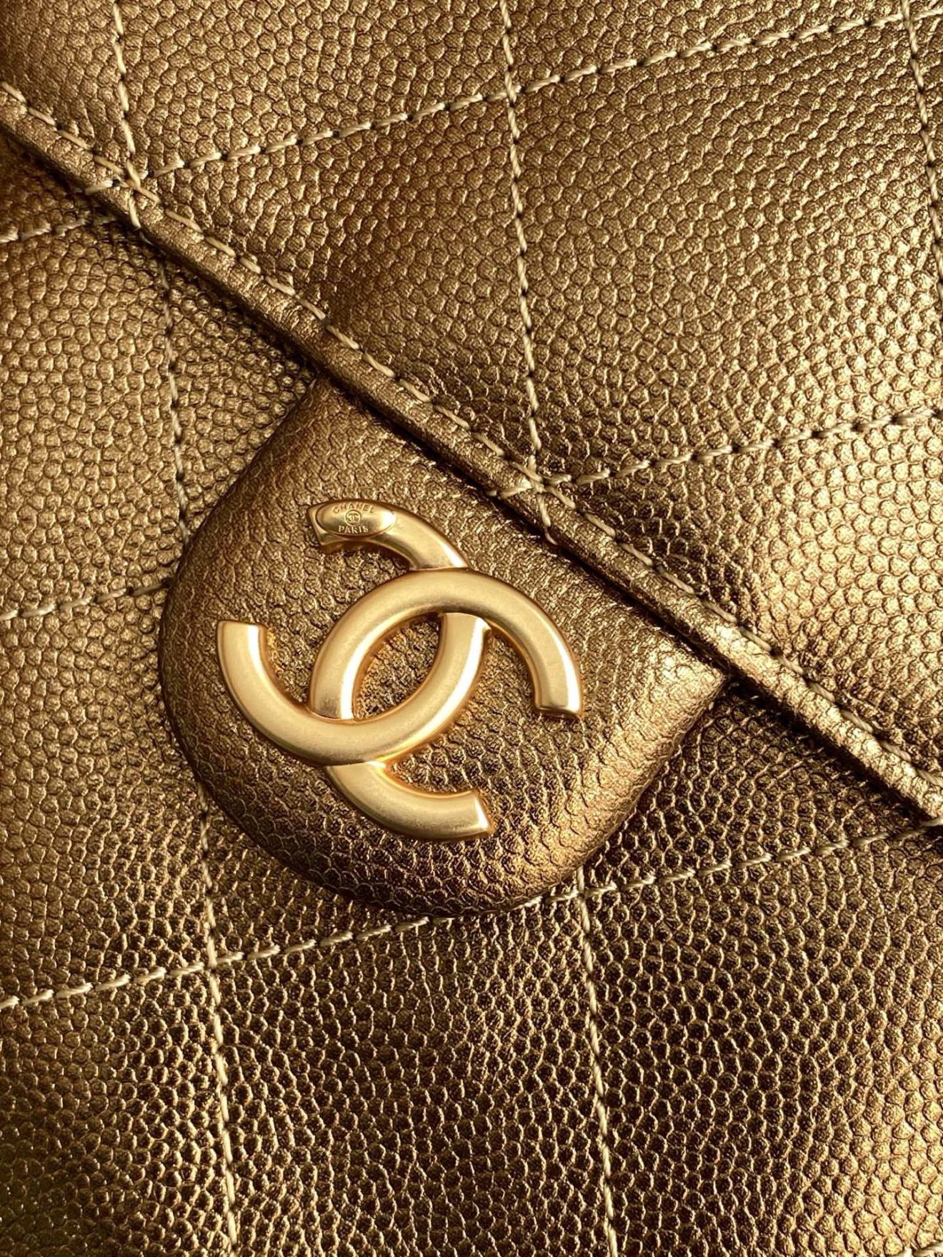 Chanel 25 Hobo Dark Gold - Image 9