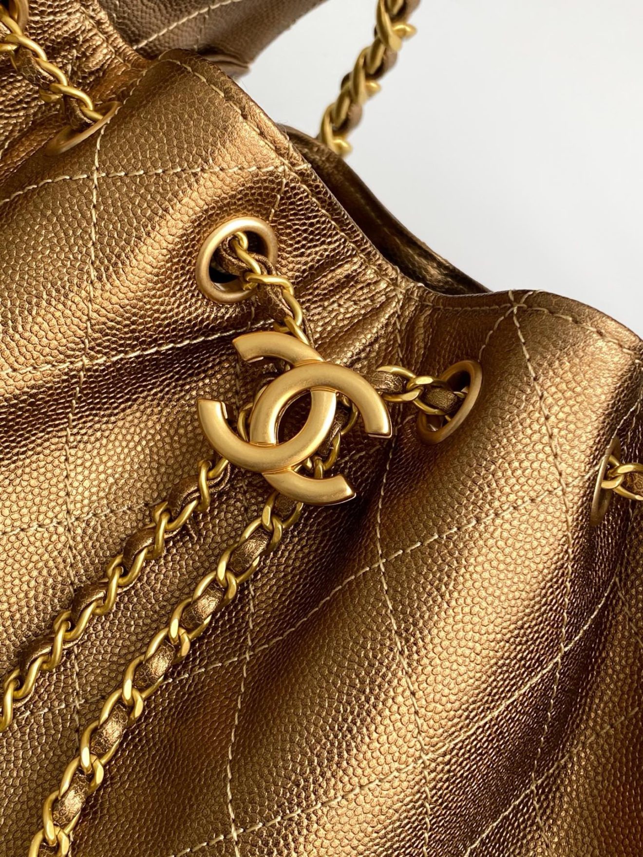 Chanel 25 Hobo Dark Gold - Image 4