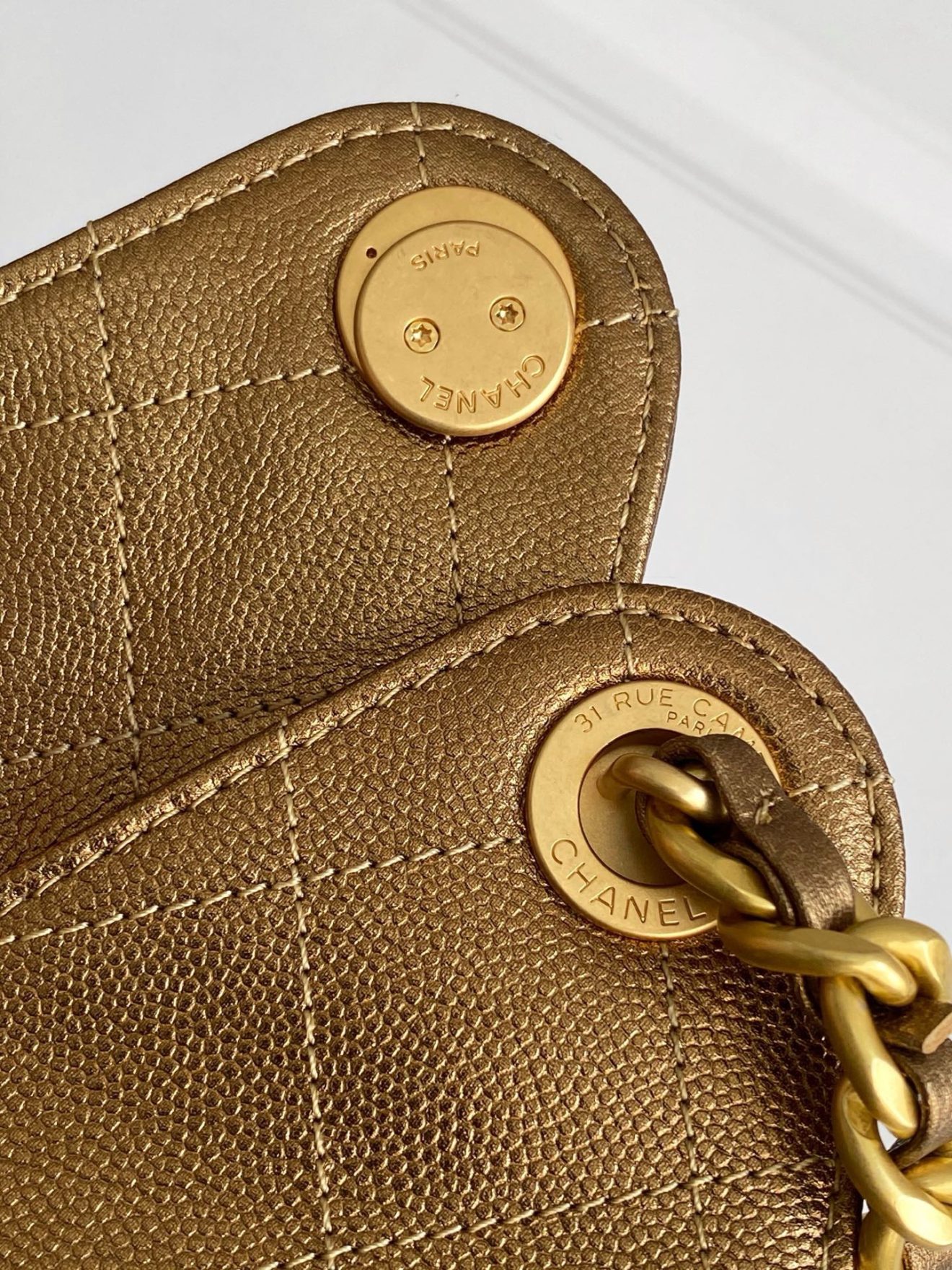 Chanel 25 Hobo Dark Gold - Image 6