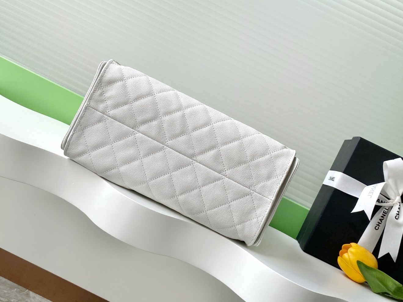 Chanel 25 Hobo White - Image 6