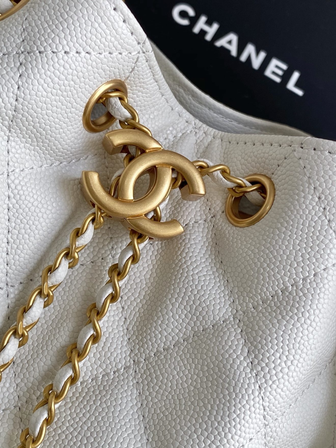 Chanel 25 Hobo White - Image 7