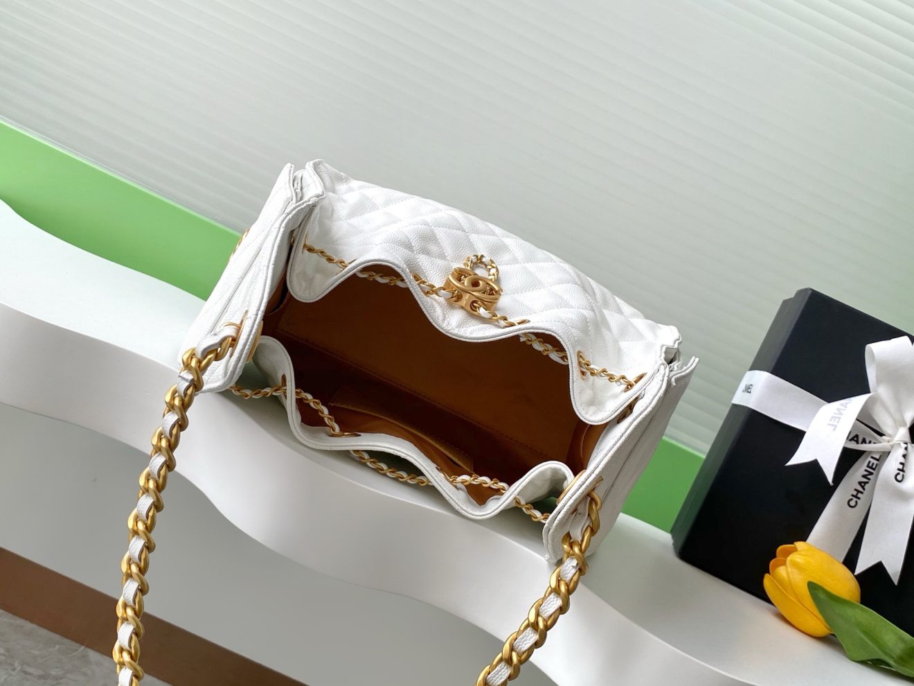 Chanel 25 Hobo White - Image 9
