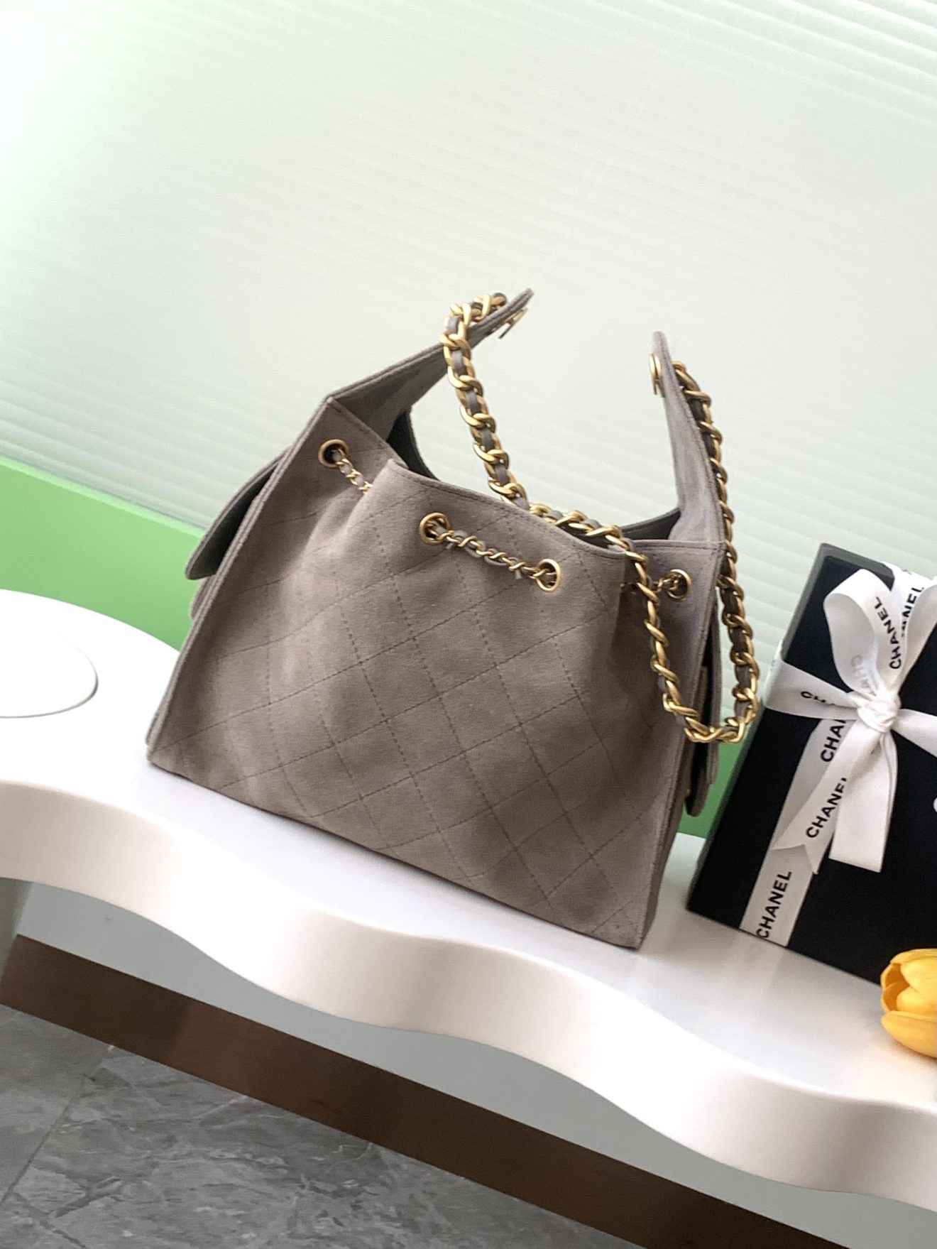 Chanel 25 Hobo Suede Grey - Image 4