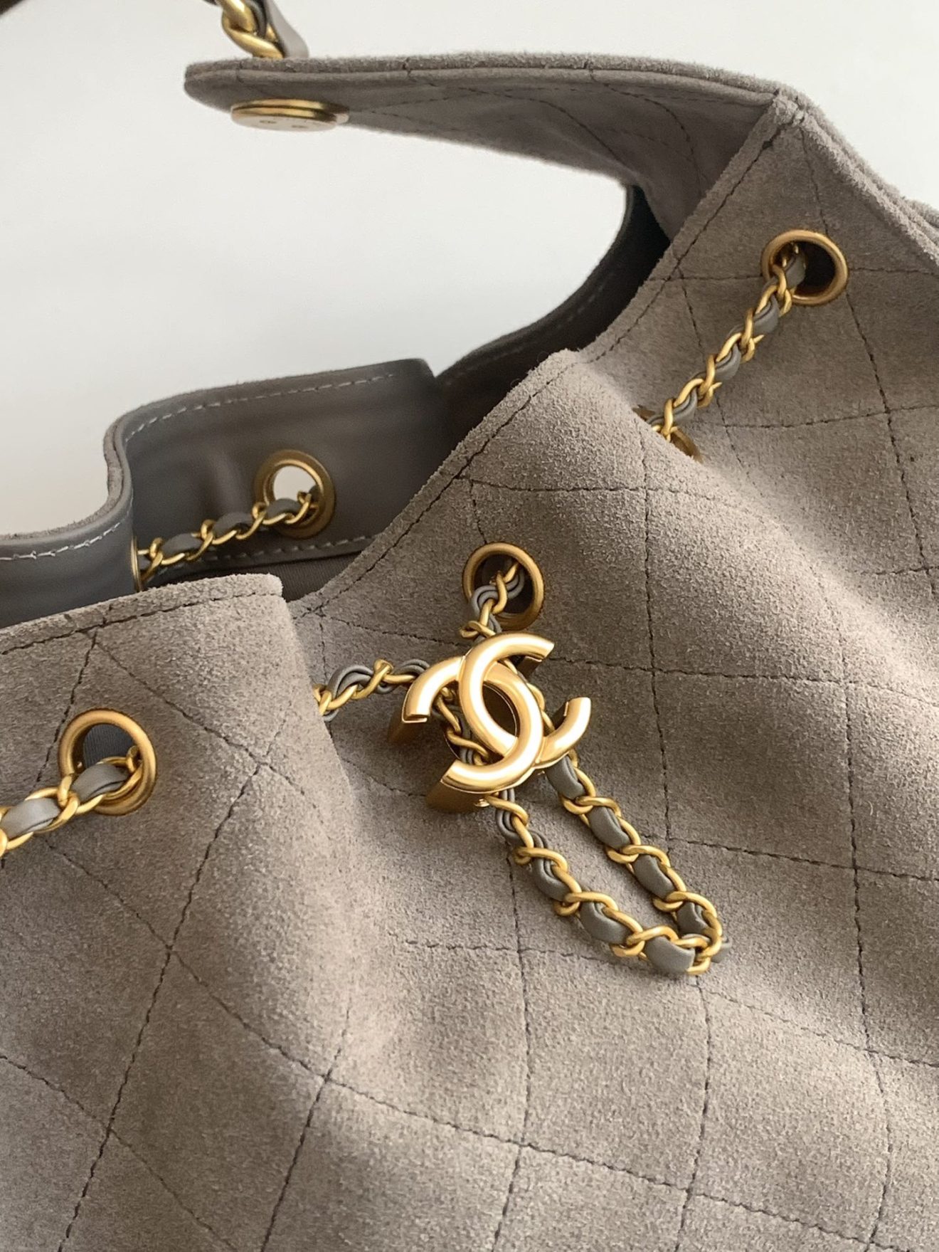 Chanel 25 Hobo Suede Grey - Image 6