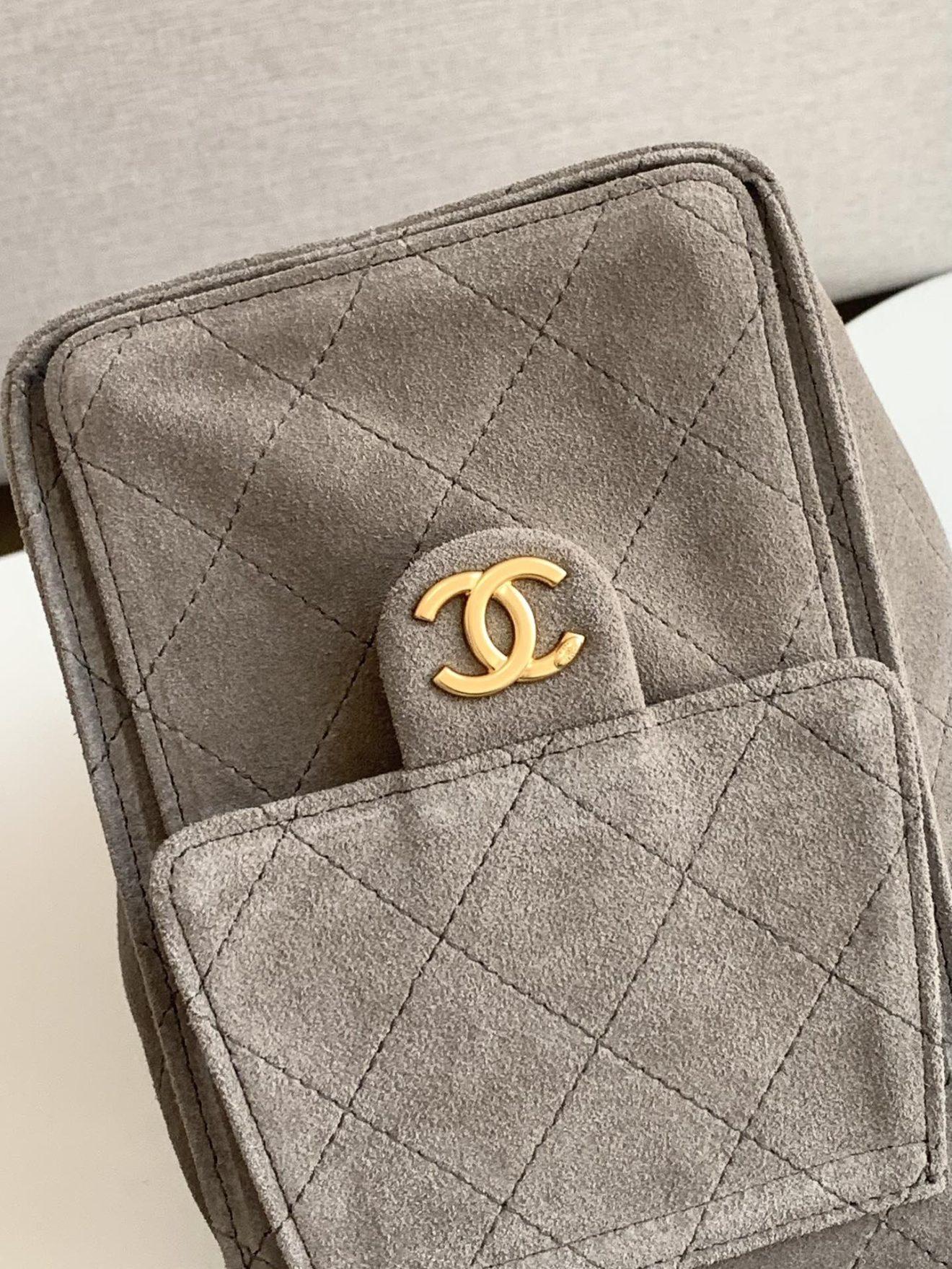 Chanel 25 Hobo Suede Grey - Image 7