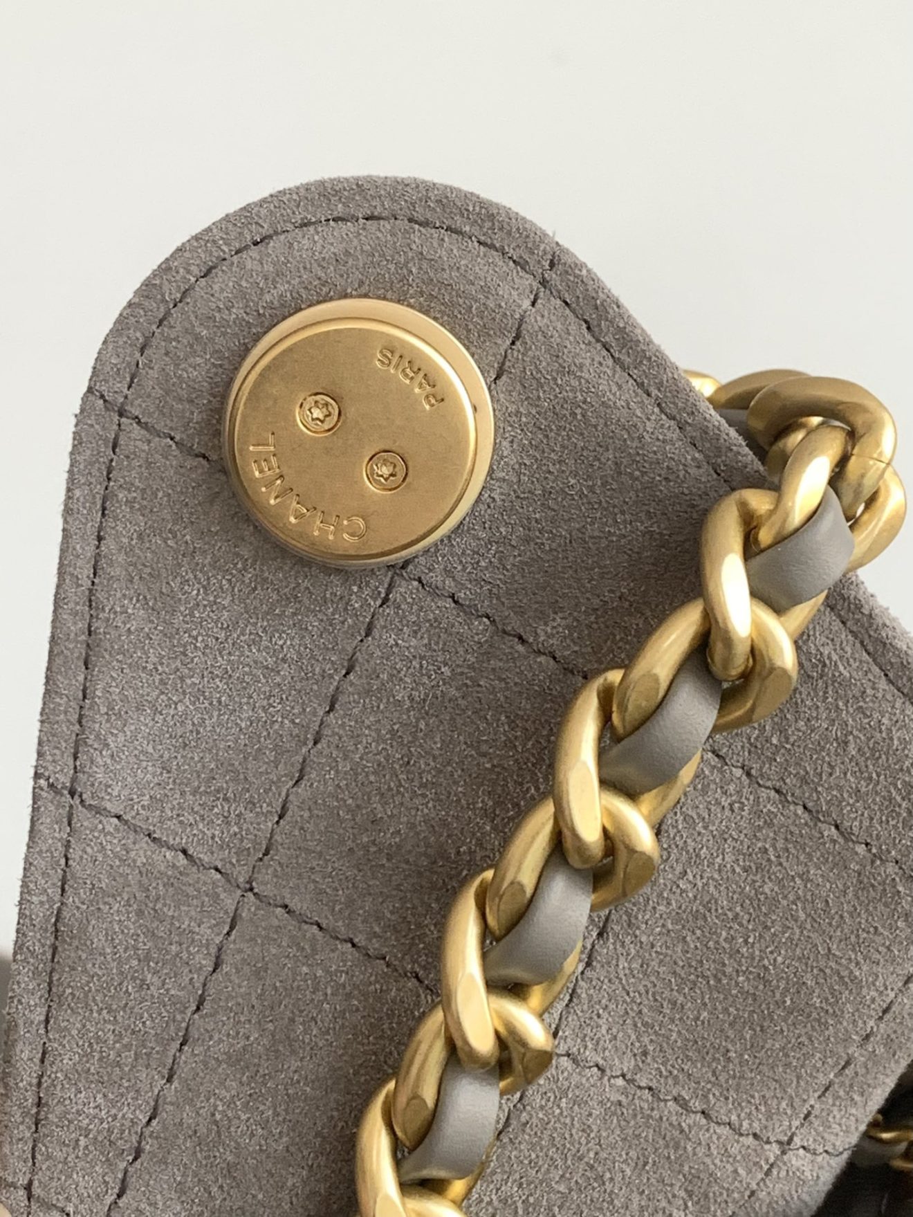 Chanel 25 Hobo Suede Grey - Image 8