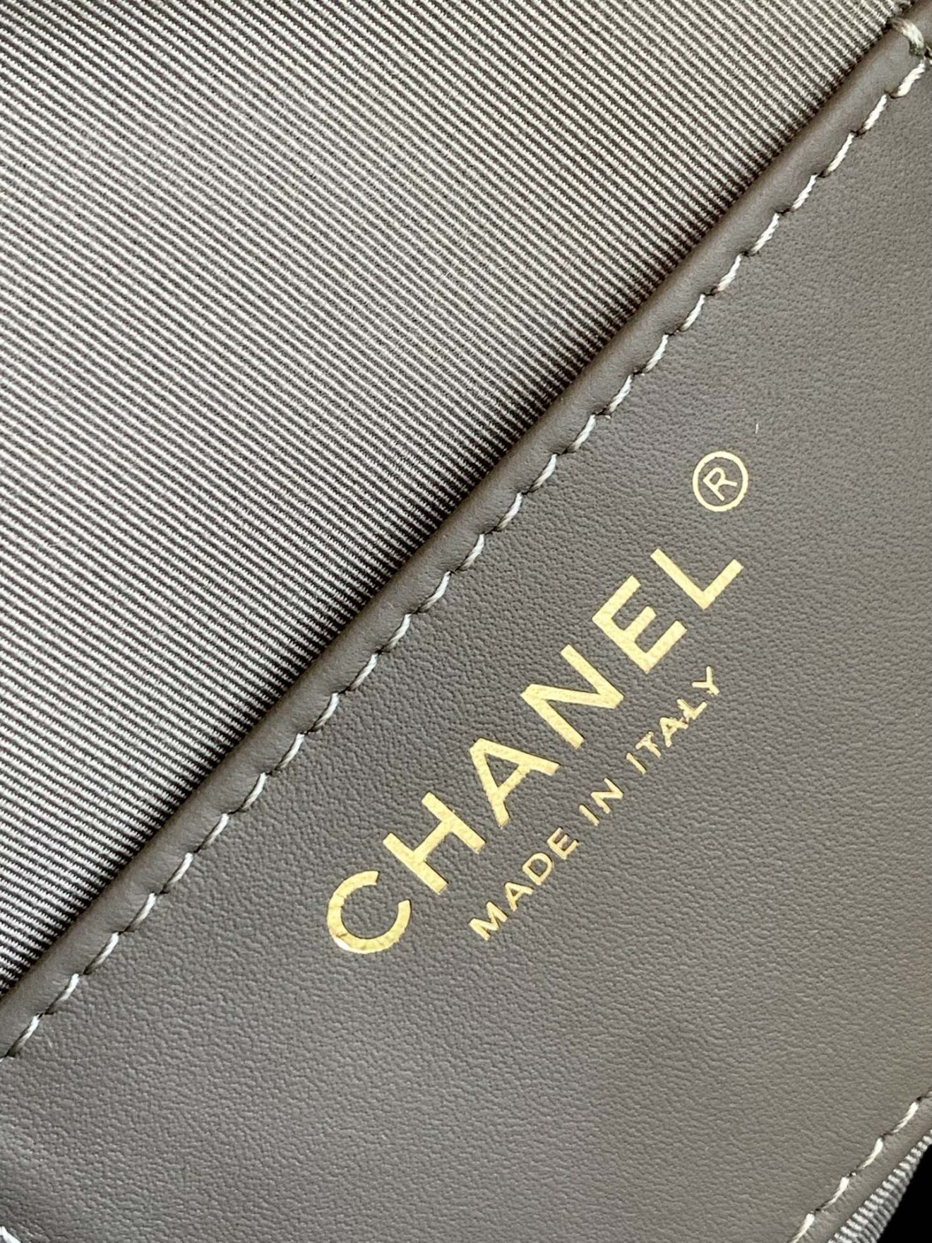 Chanel 25 Hobo Suede Grey - Image 10