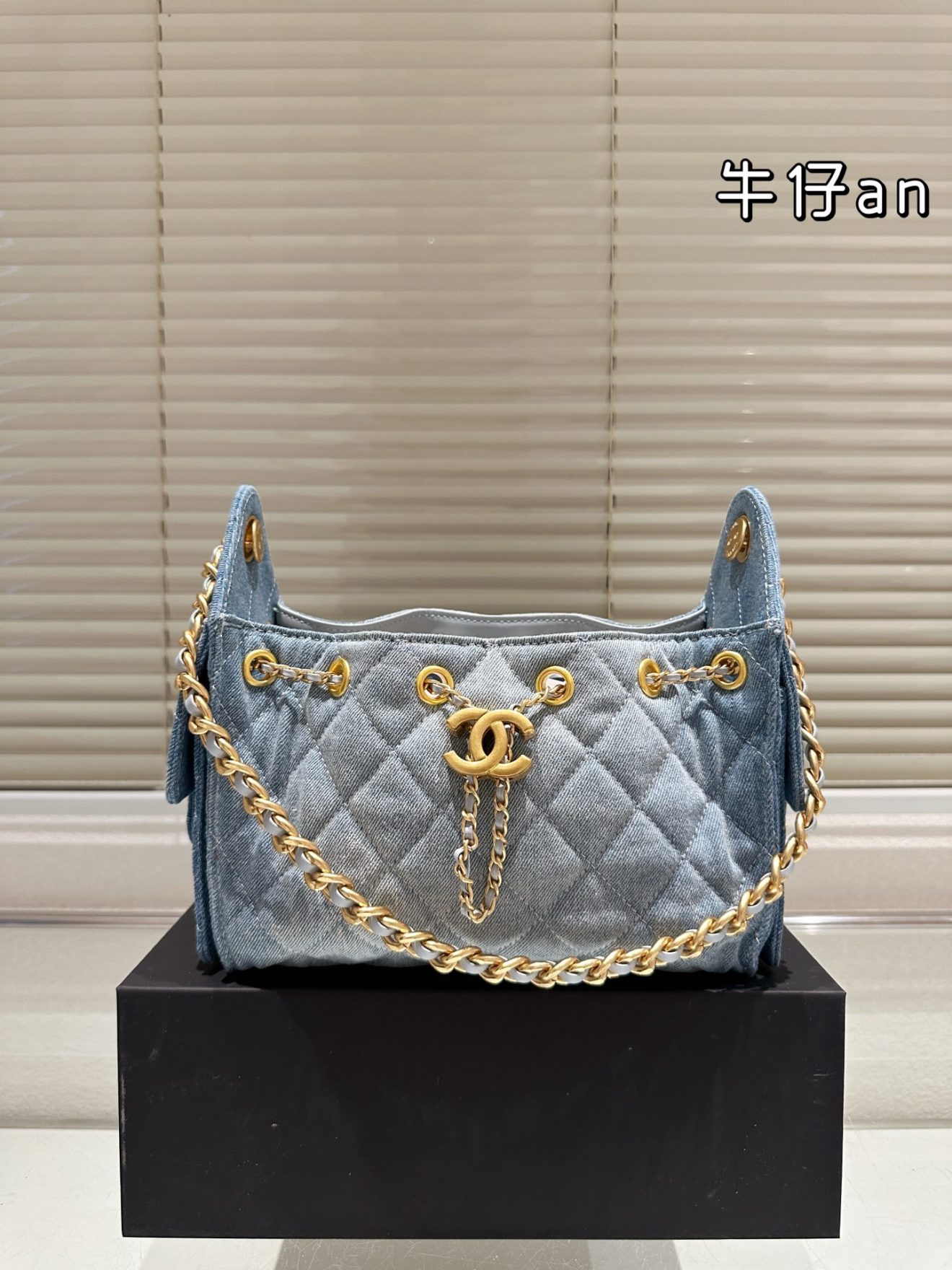 Chanel 25 Hobo denim mini