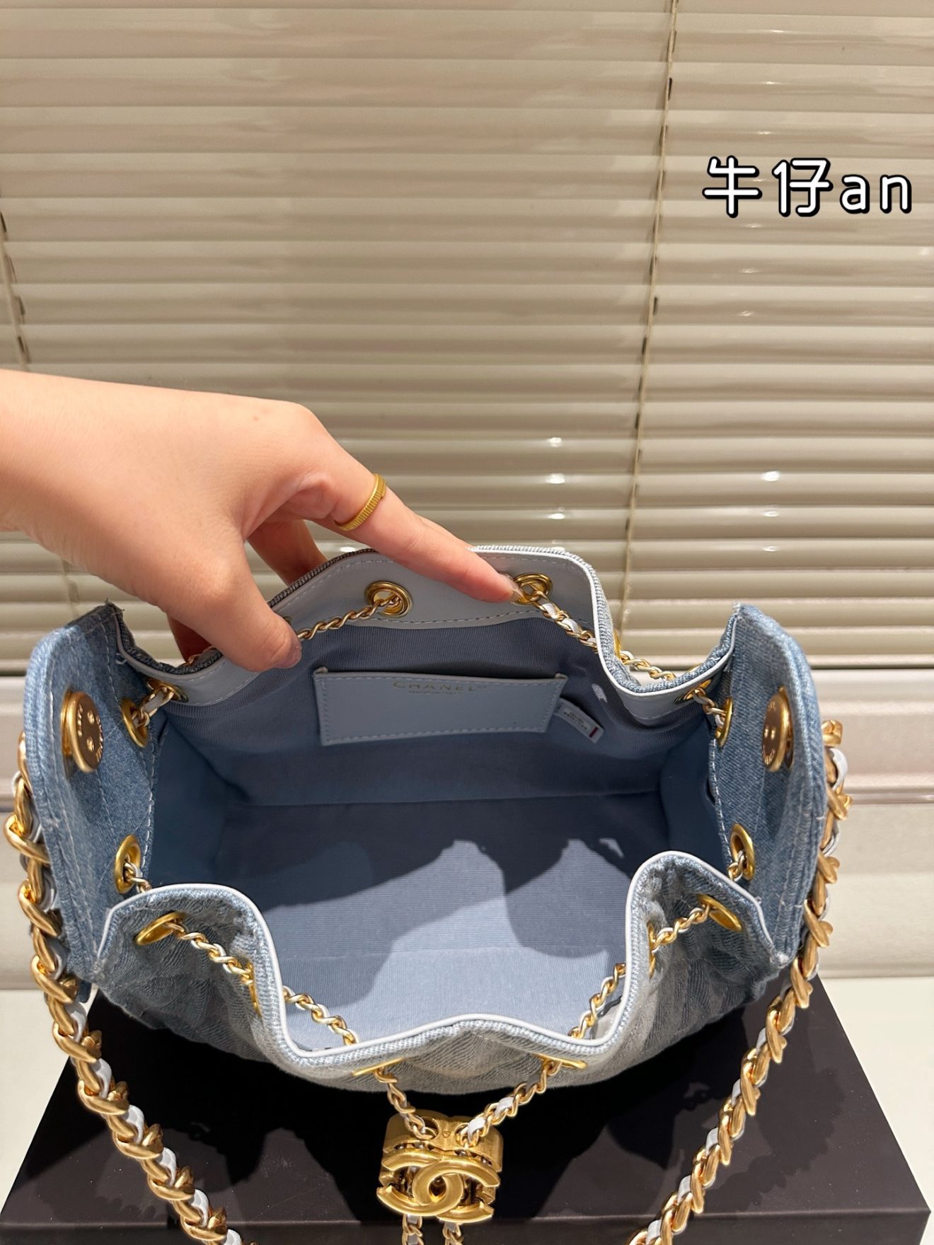 Chanel 25 Hobo denim mini - Image 10
