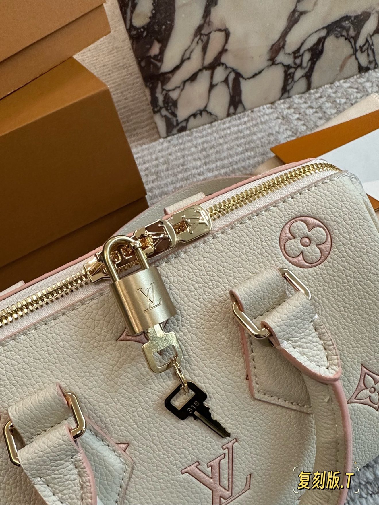 louis vuitton lv Speedy20 cream white - Image 9