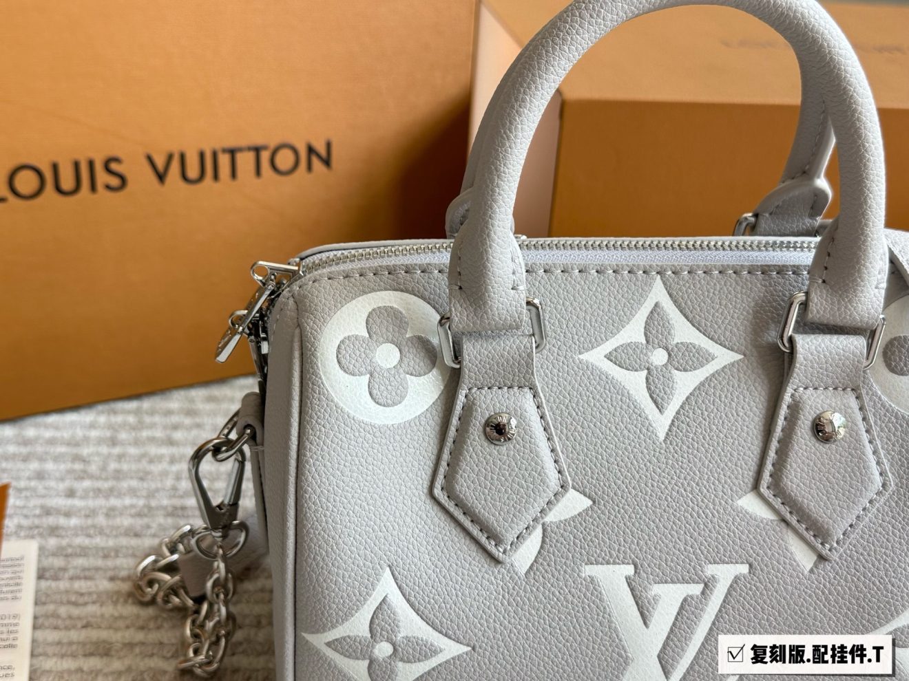 louis vuitton lv Speedy20 grey with white - Image 3