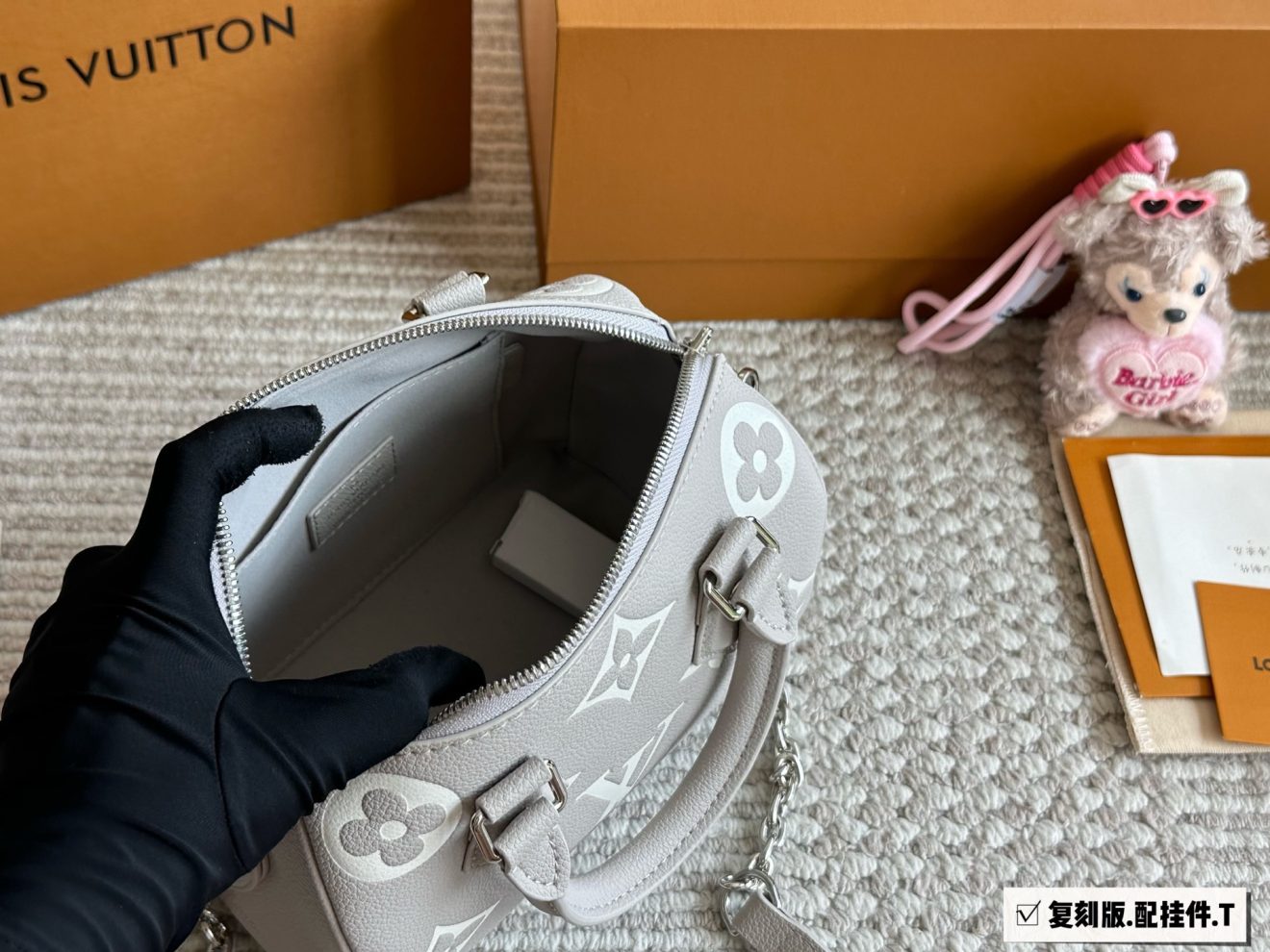 louis vuitton lv Speedy20 grey with white - Image 8
