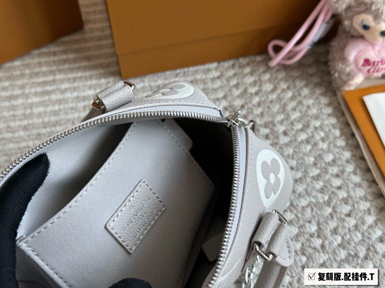 louis vuitton lv Speedy20 grey with white - Image 9