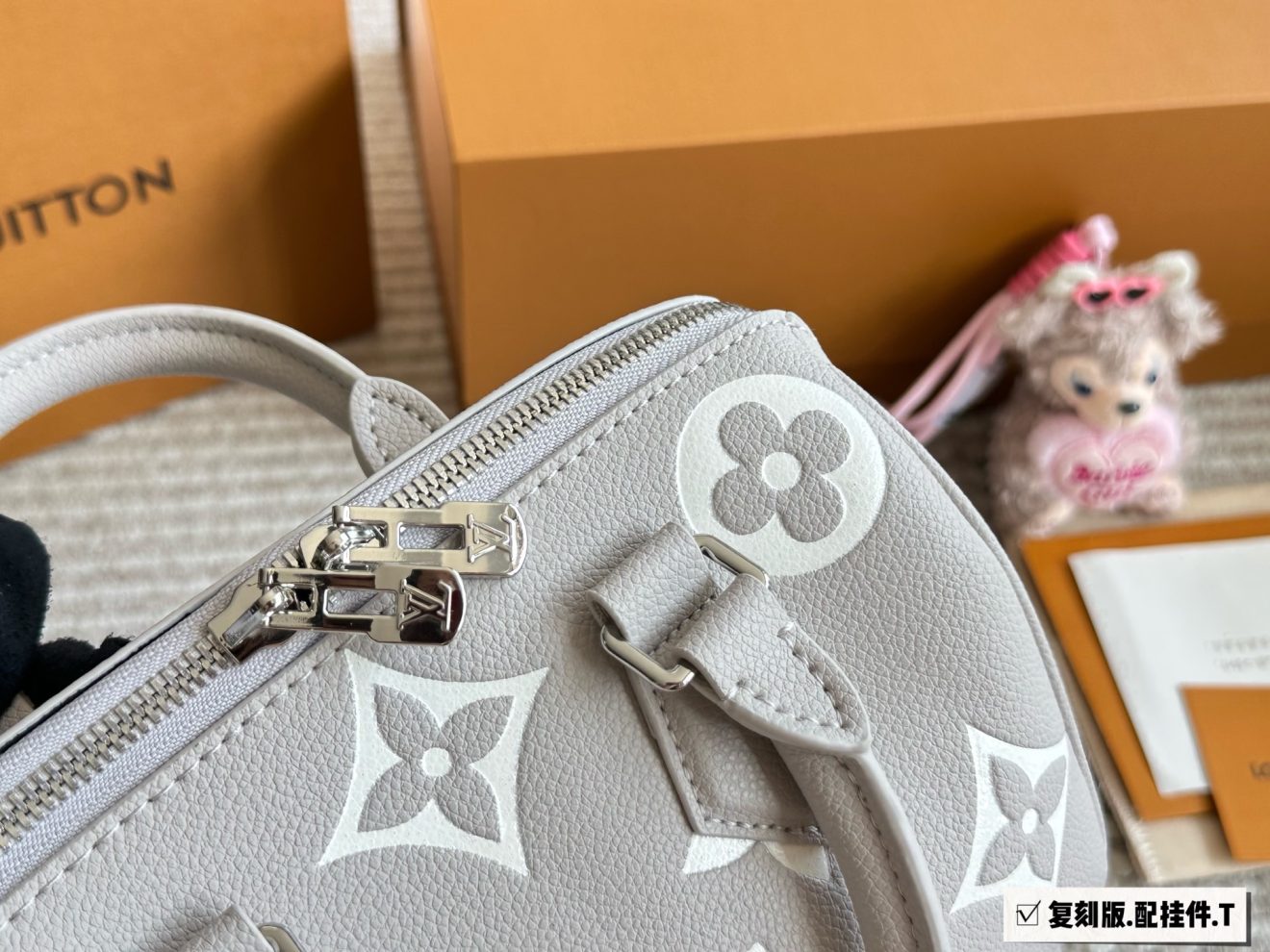 louis vuitton lv Speedy20 grey with white - Image 10