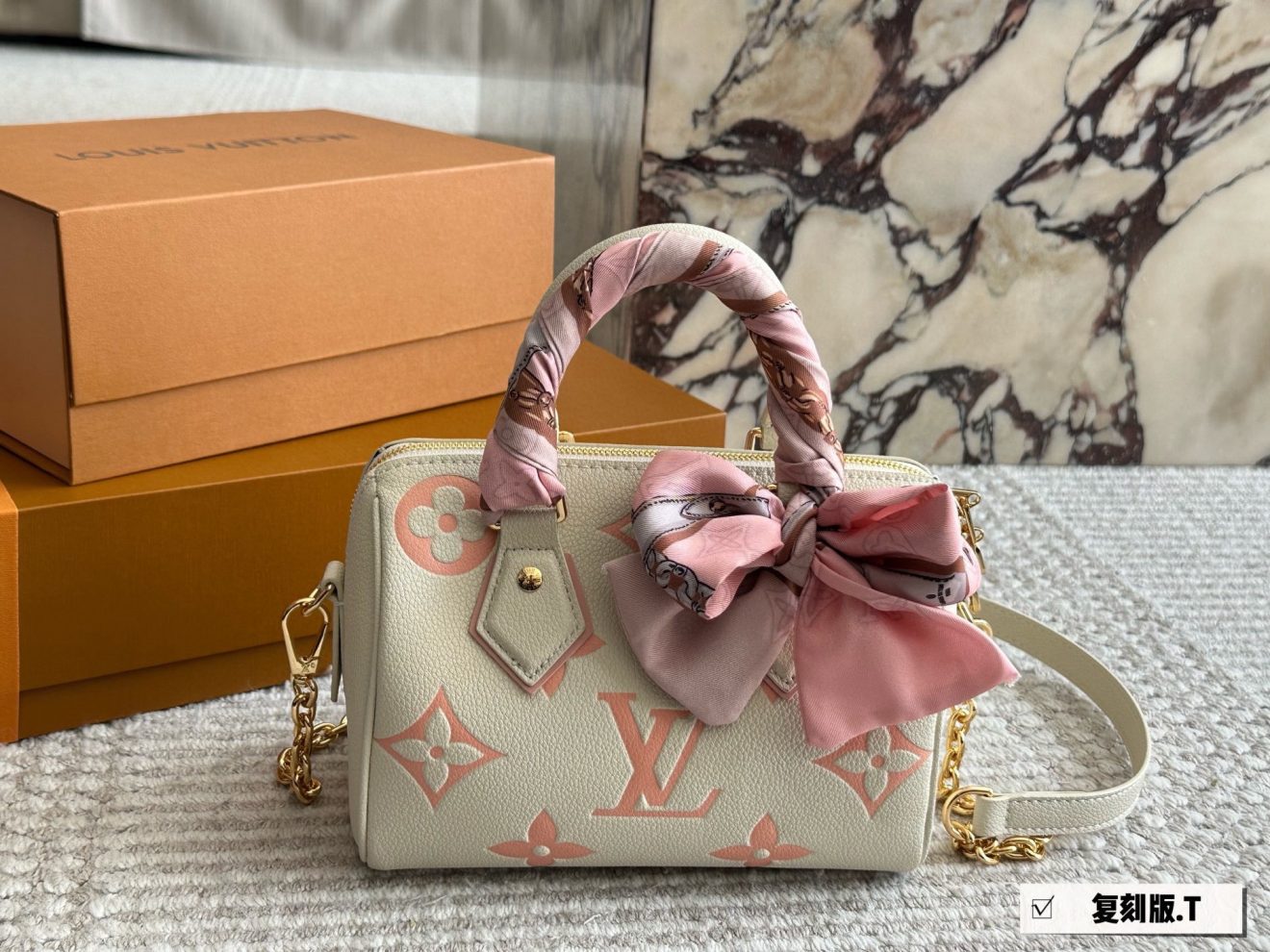 louis vuitton lv Speedy20 creamy with pink - Image 2