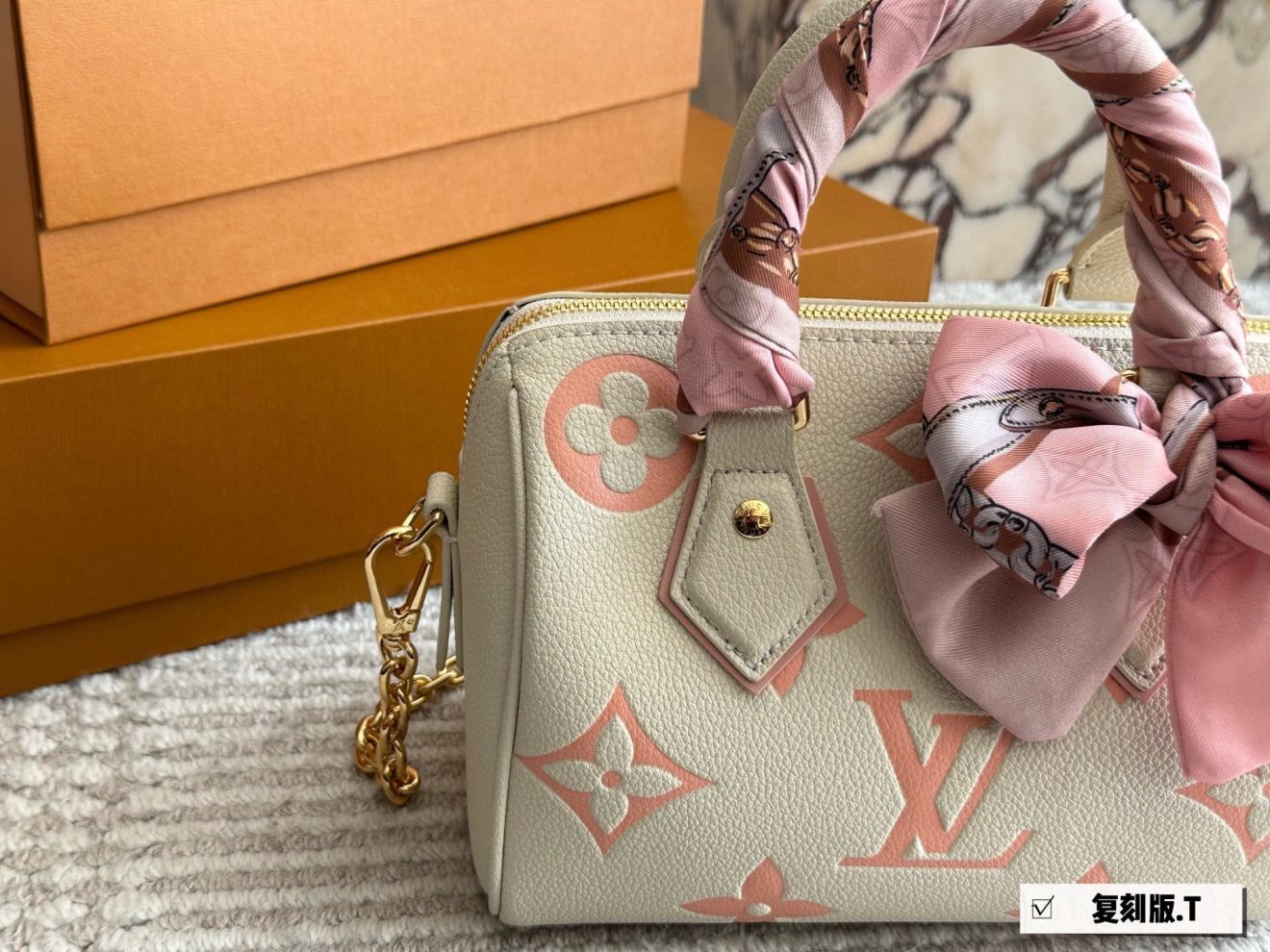 louis vuitton lv Speedy20 creamy with pink - Image 4