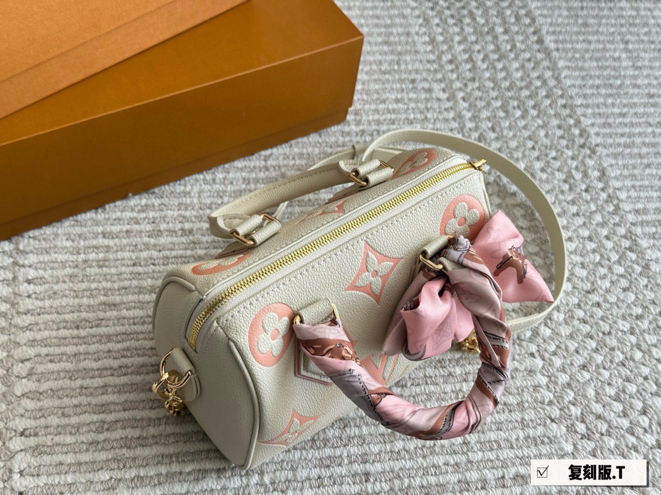 louis vuitton lv Speedy20 creamy with pink - Image 5