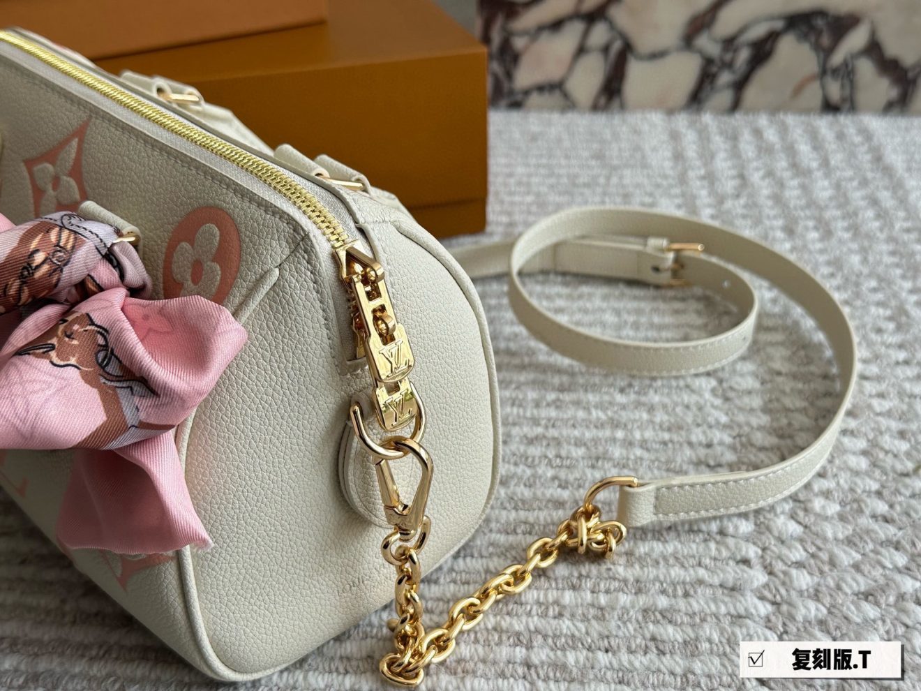 louis vuitton lv Speedy20 creamy with pink - Image 6