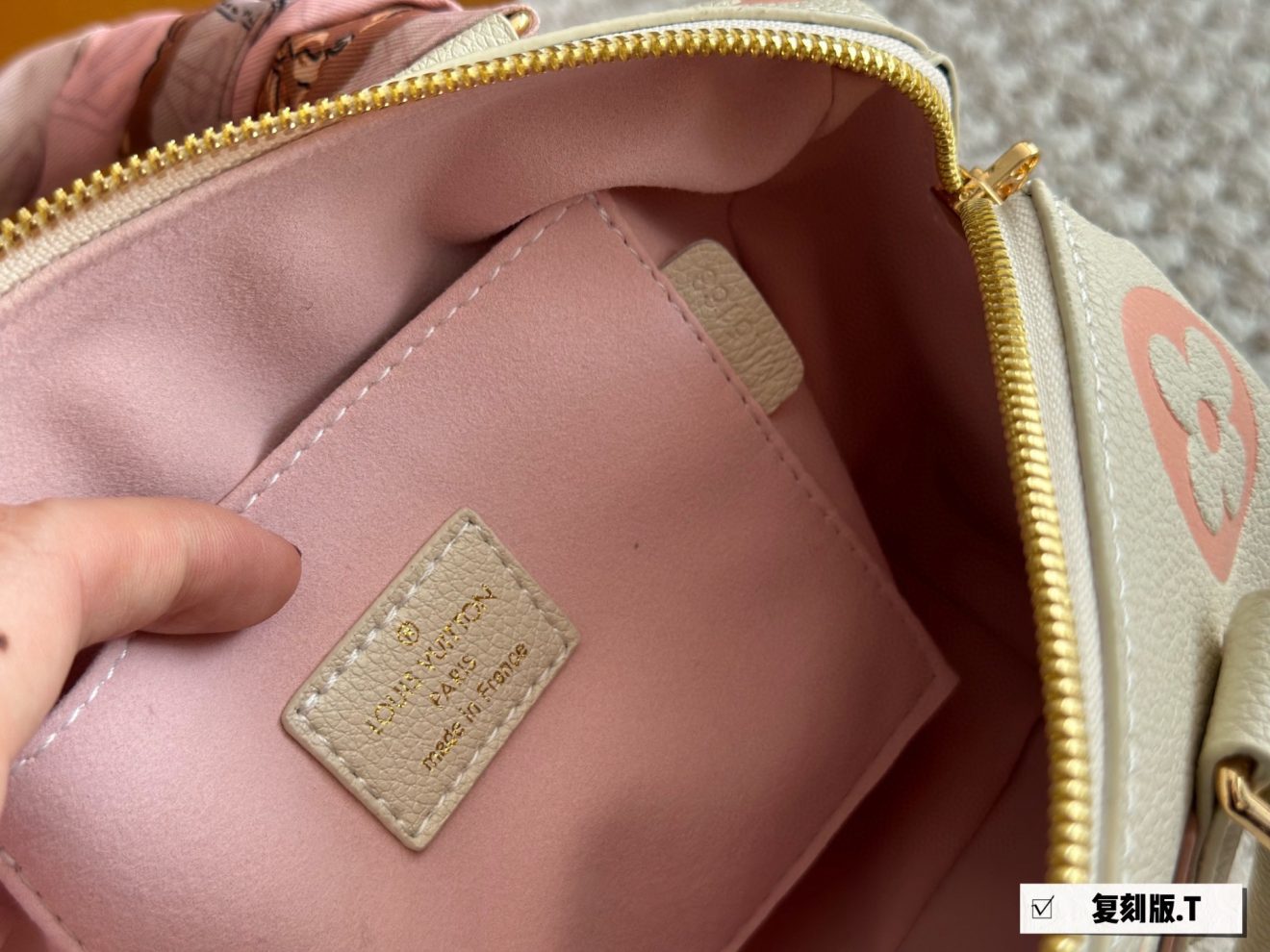 louis vuitton lv Speedy20 creamy with pink - Image 10