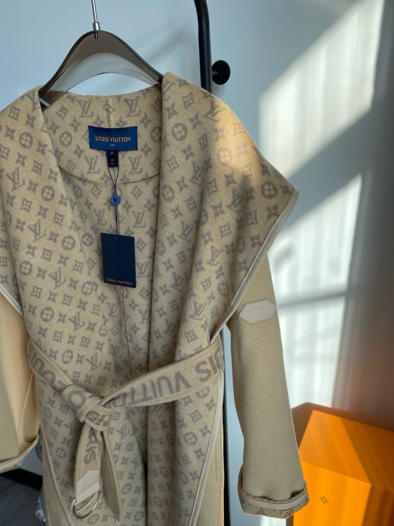 LV coat caramel monogram - Image 5
