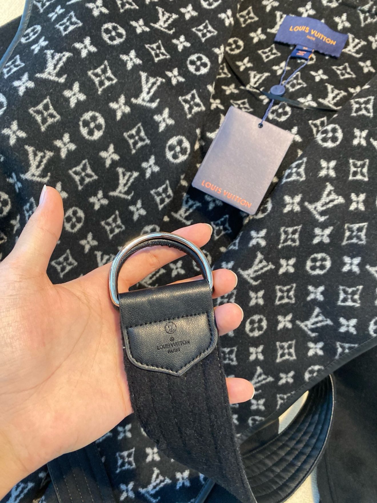 LV coat black and white monogram - Image 5