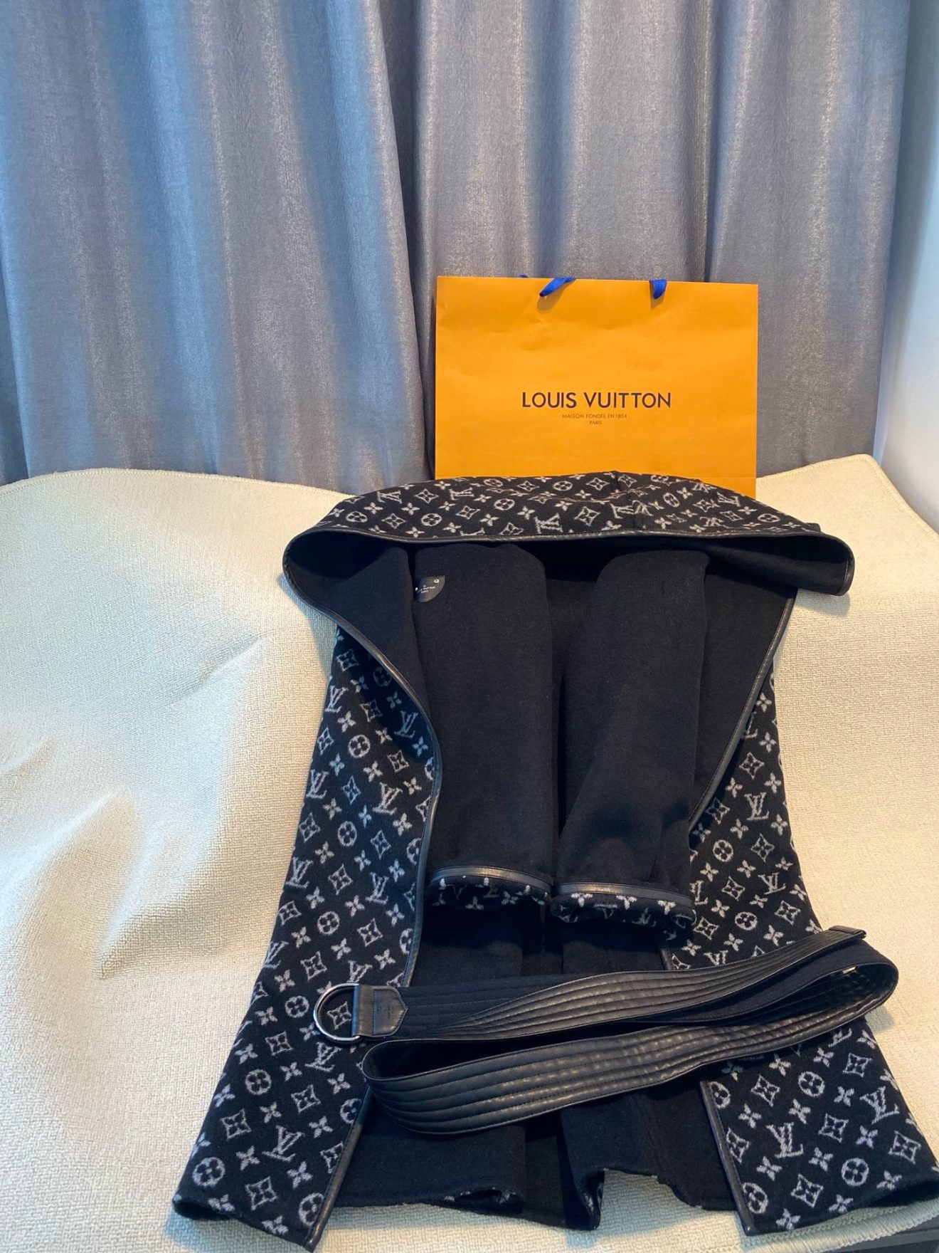 LV coat black and white monogram - Image 7