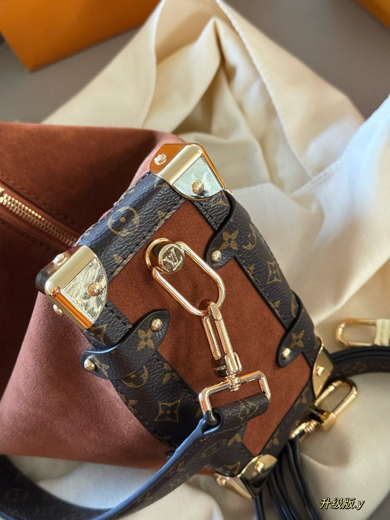 Louis Vuitton lv Soft Trunk MM 24x16x11cm - Image 4