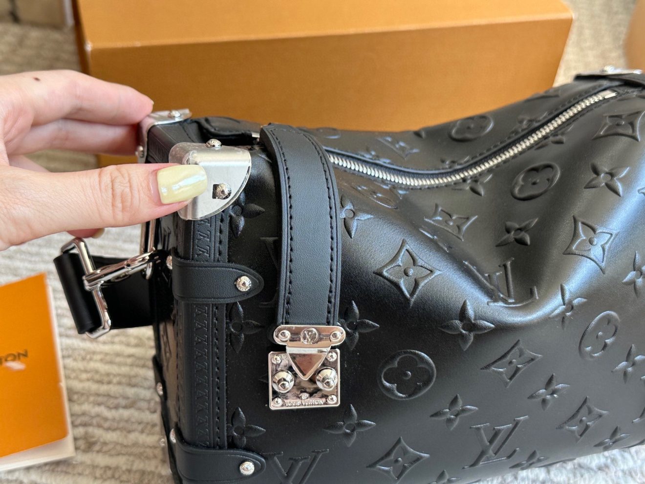Louis Vuitton lv Soft Trunk MM 24x16x11cm - Image 6