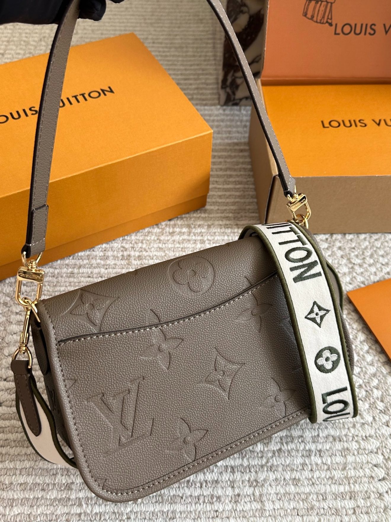 LOUIS VUITTON lv DIANE 24x15x9cm - Image 3