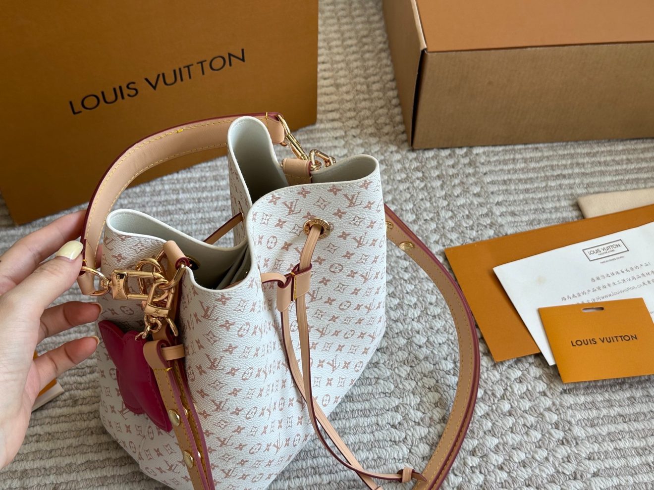 Louis Vuitton lv NéoNéo BB Bucket Bag -21 x 21 x 13CM - Image 2