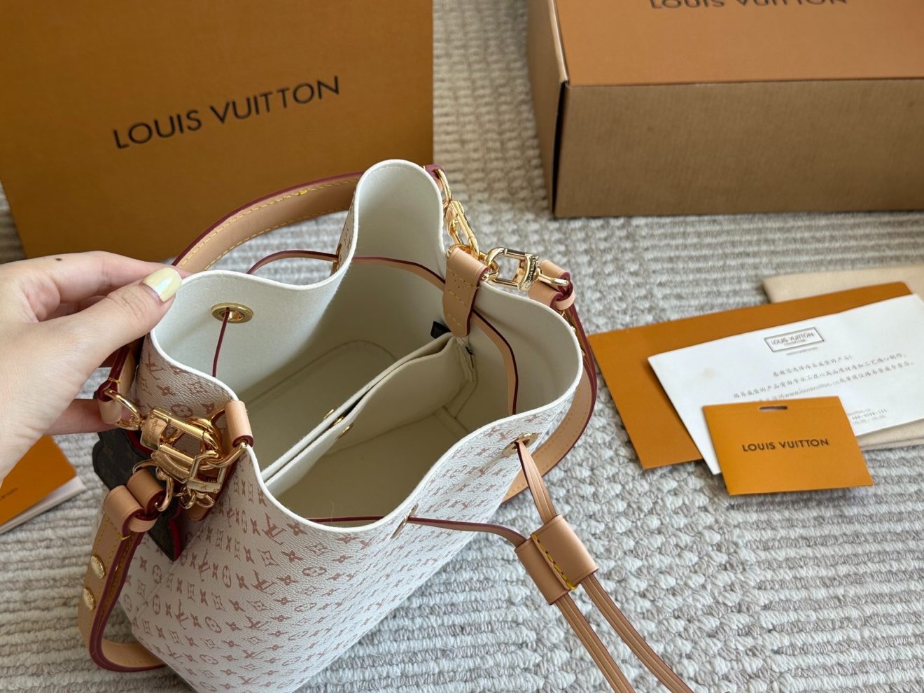 Louis Vuitton lv NéoNéo BB Bucket Bag -21 x 21 x 13CM - Image 7