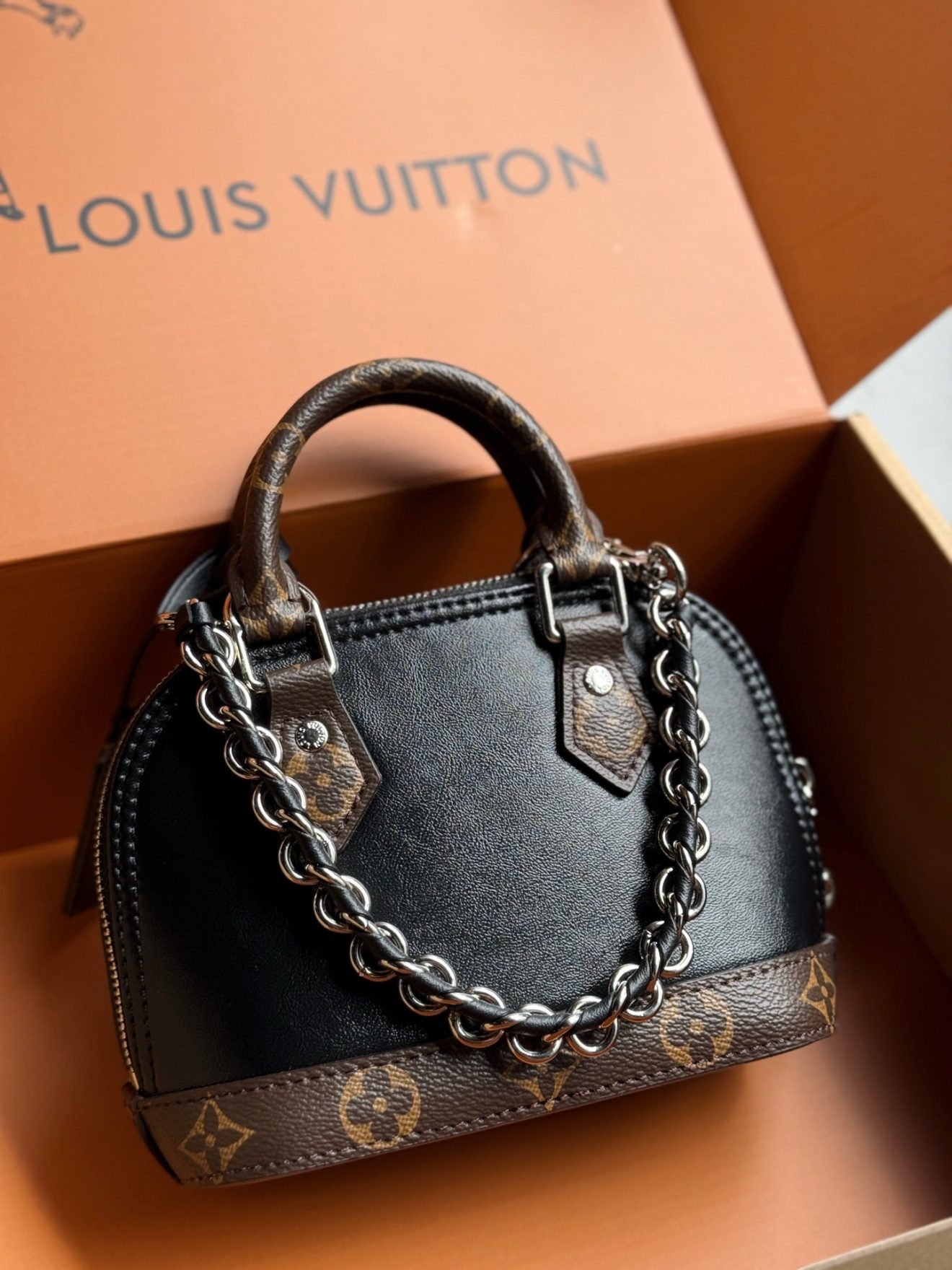 LOUIS VUITTON lv ALMA NANO (18*12*8cm) - Image 4