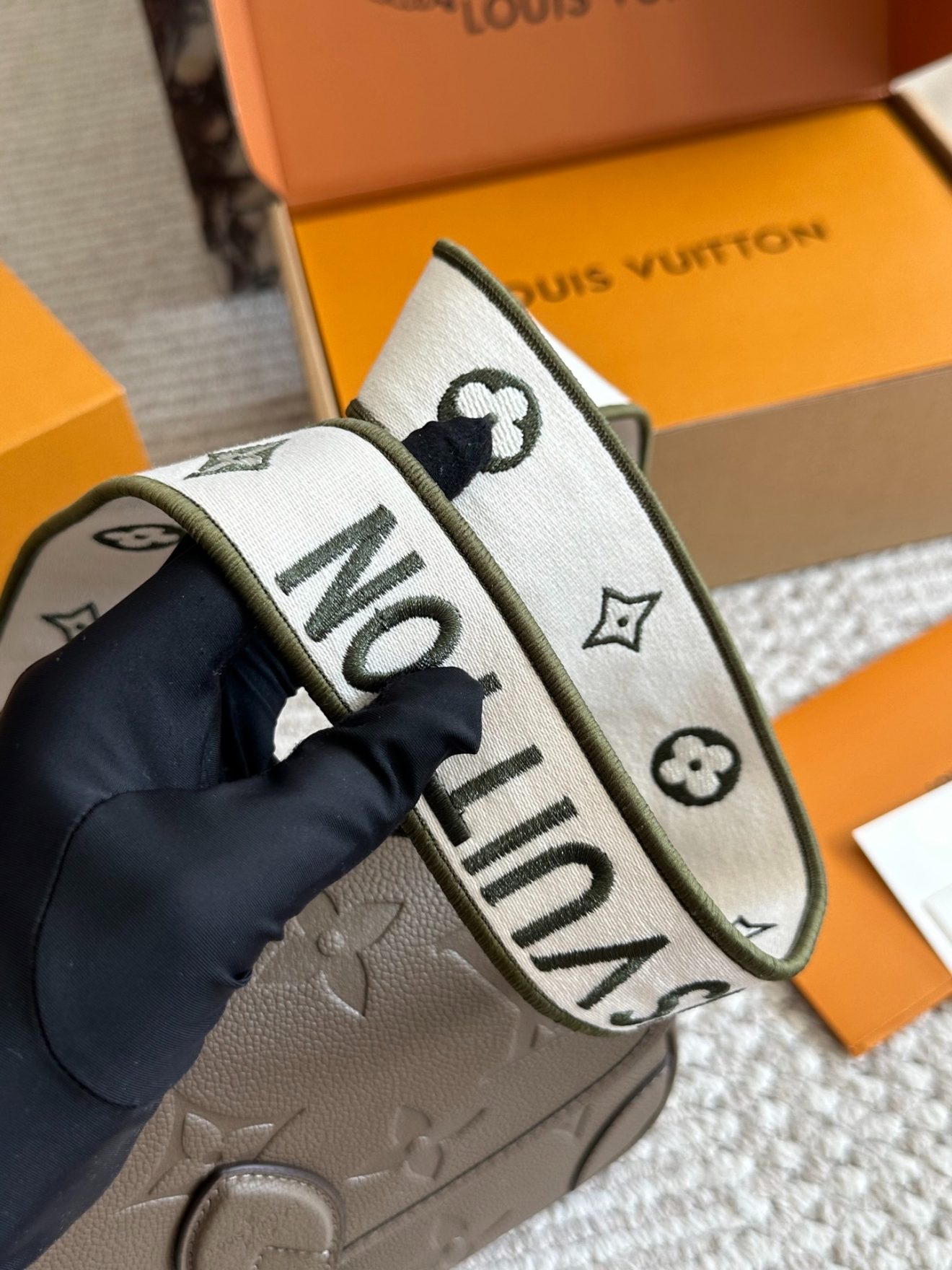 LOUIS VUITTON lv DIANE 24x15x9cm - Image 4