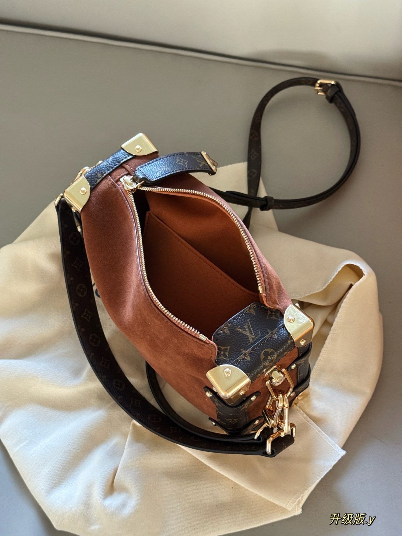Louis Vuitton lv Soft Trunk MM 24x16x11cm - Image 5