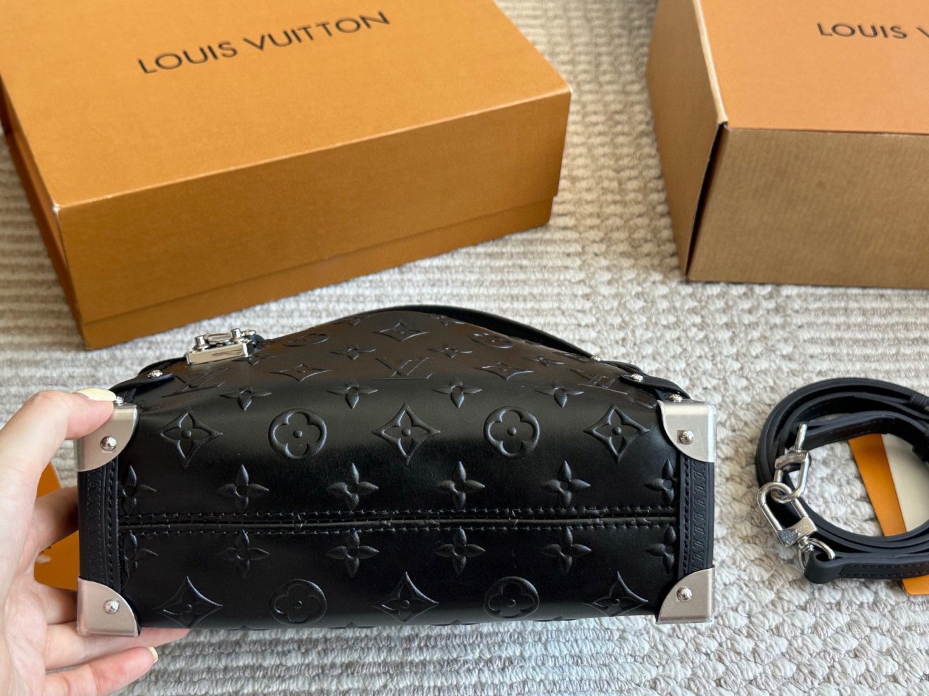 Louis Vuitton lv Soft Trunk MM 24x16x11cm - Image 9