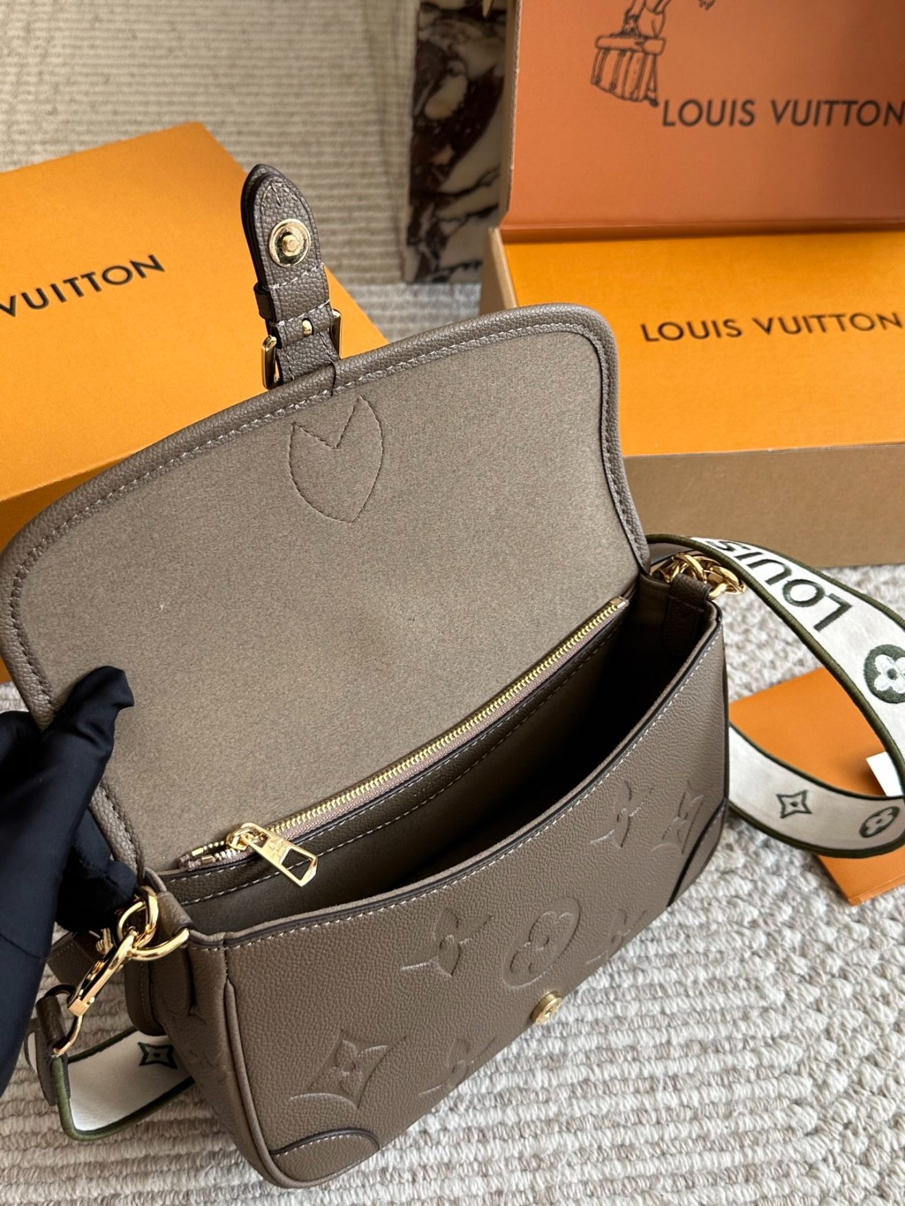 LOUIS VUITTON lv DIANE 24x15x9cm - Image 7