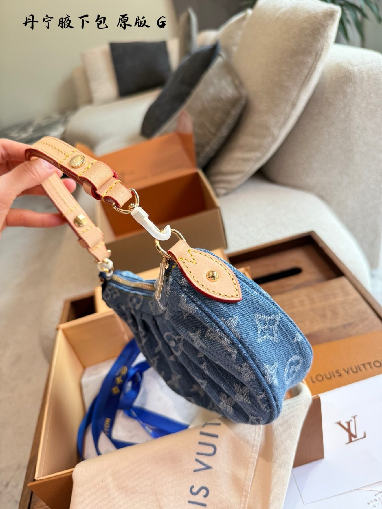Louis Vuitton lv  Pochette Valley Denim 21x15x7cm - Image 5